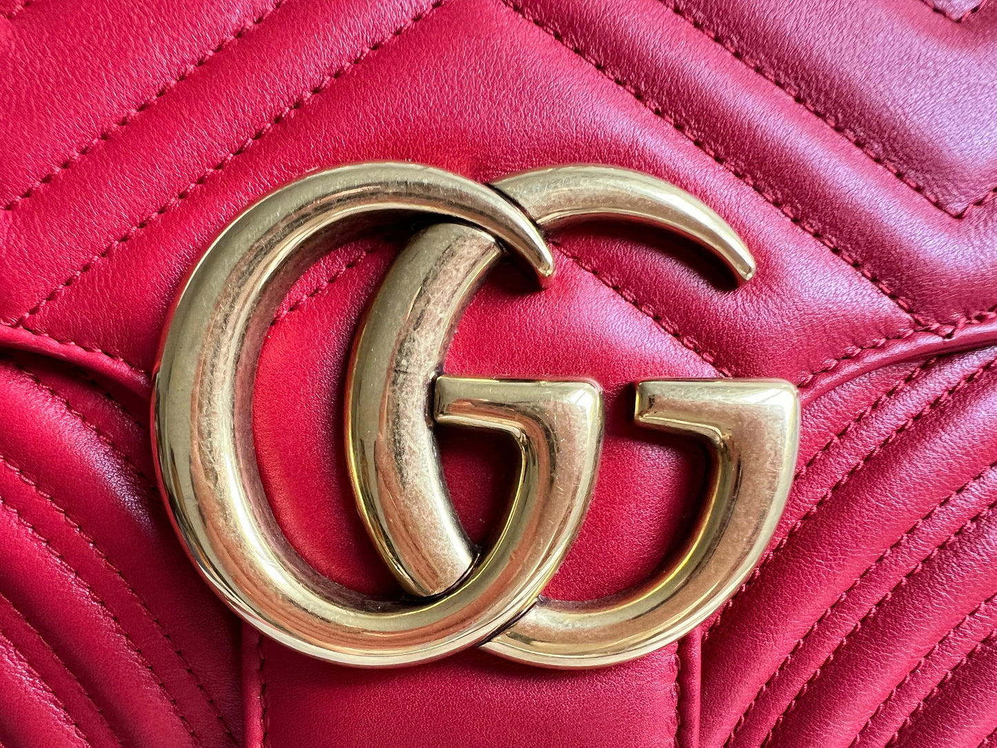 Gucci GG Hibiscus Red Marmont Medium Shoulder Bag (RRP £2,340)