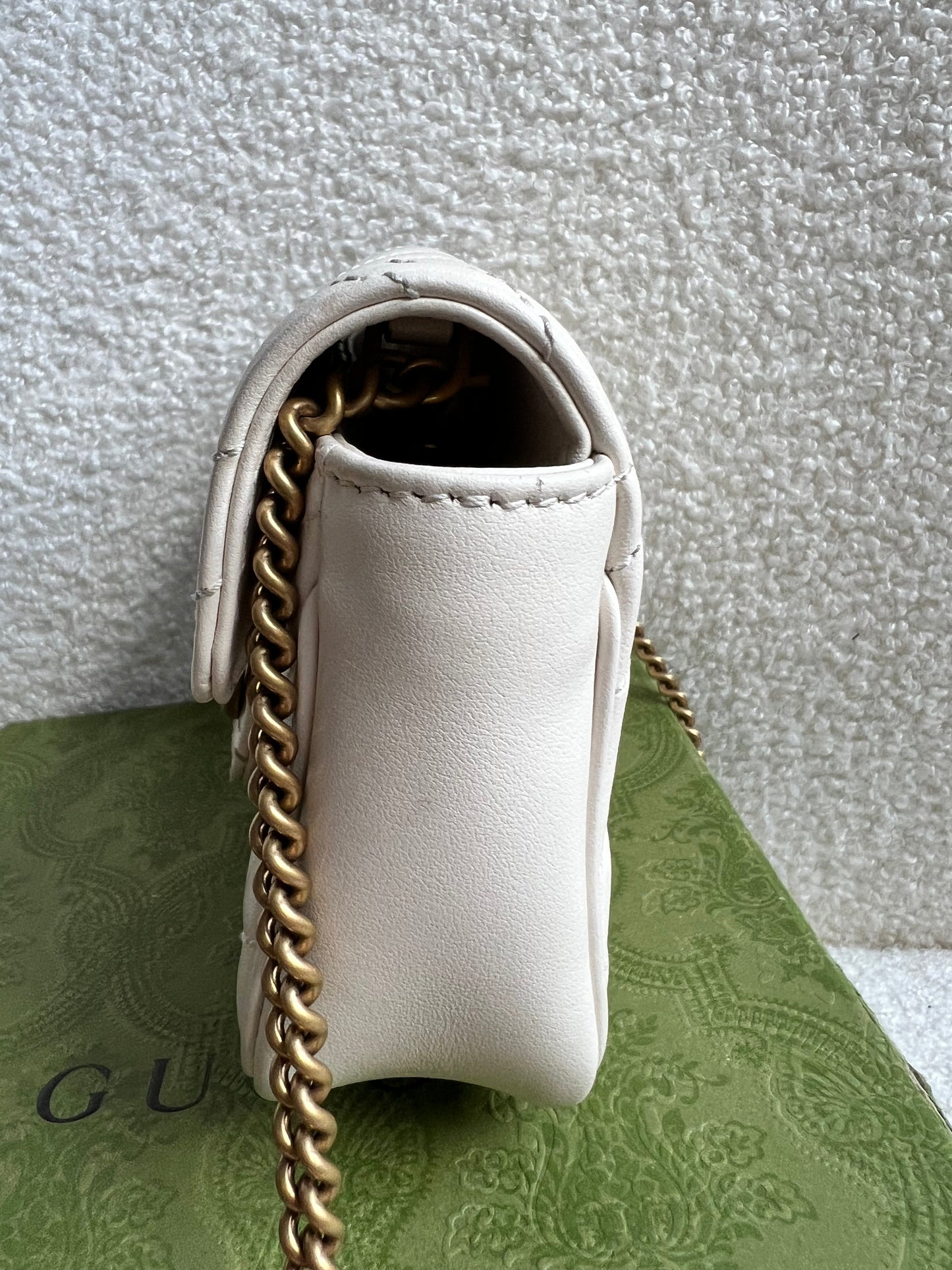 Gucci GG White Marmont Super Mini Shoulder Bag (RRP £985)