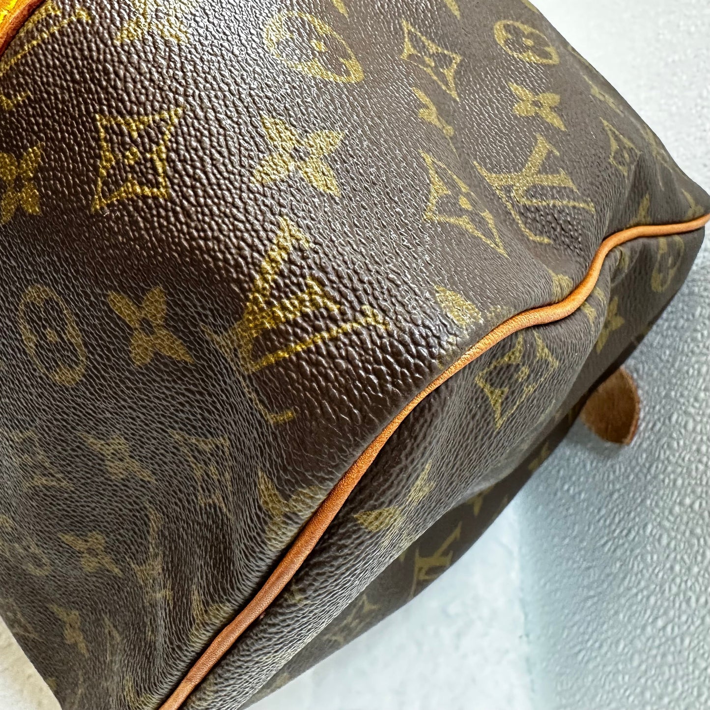 HandBag Luxury Designer By Louis Vuitton, Size: Medium