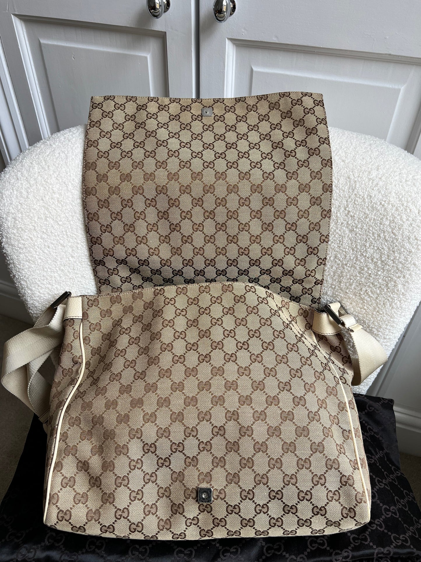 Gucci GG White Beige Canvas Messenger Bag