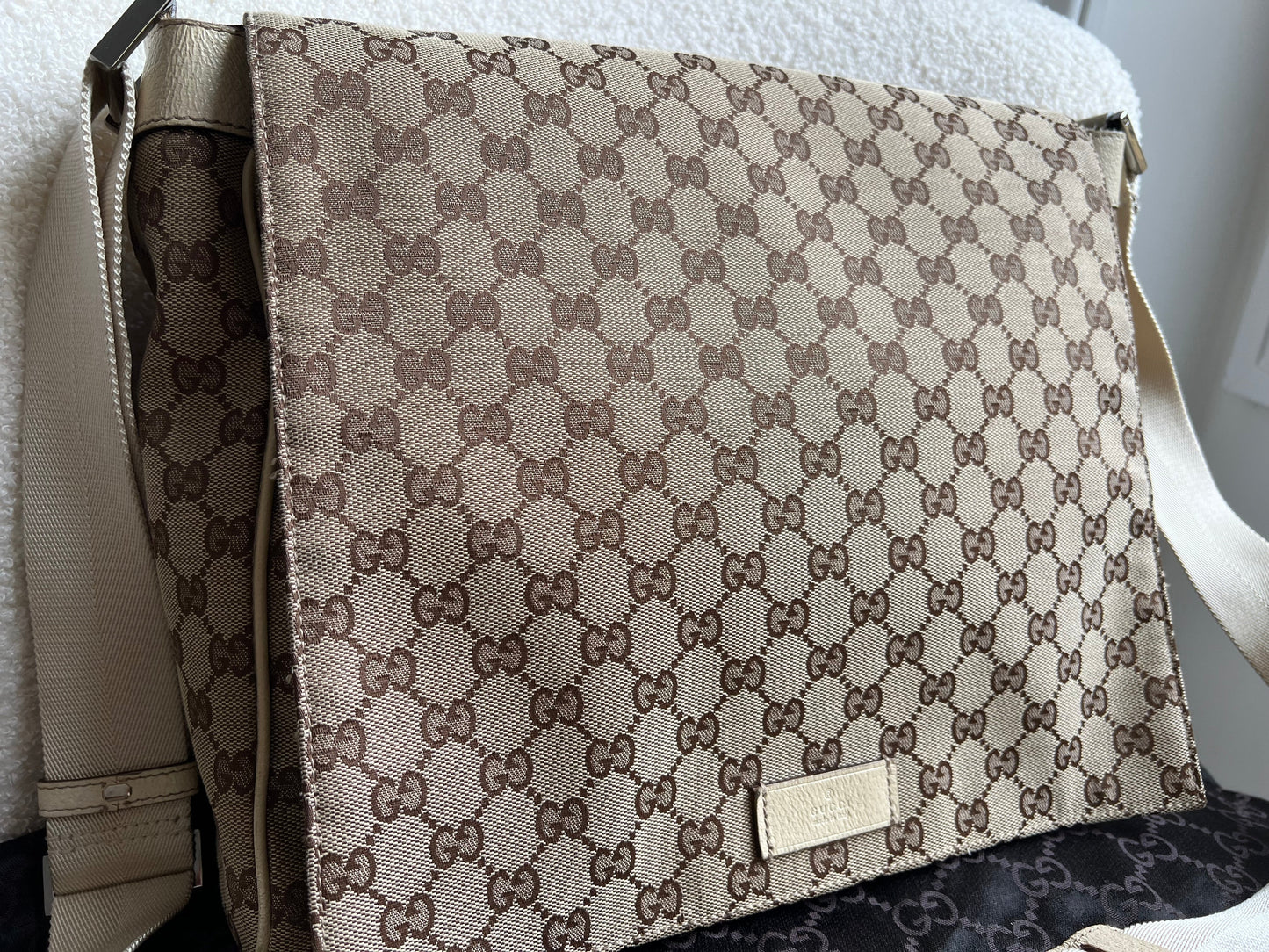 Gucci GG White Beige Canvas Messenger Bag