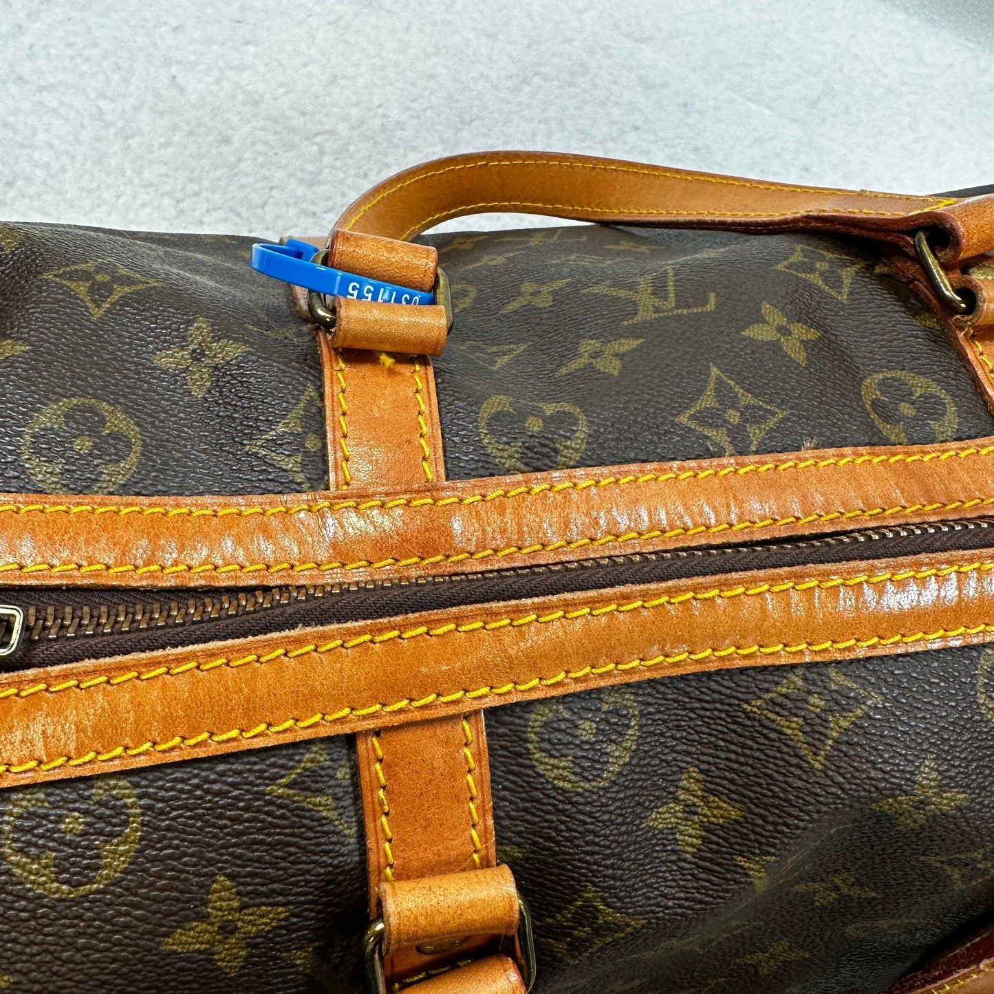 HandBag Luxury Designer By Louis Vuitton, Size: Medium