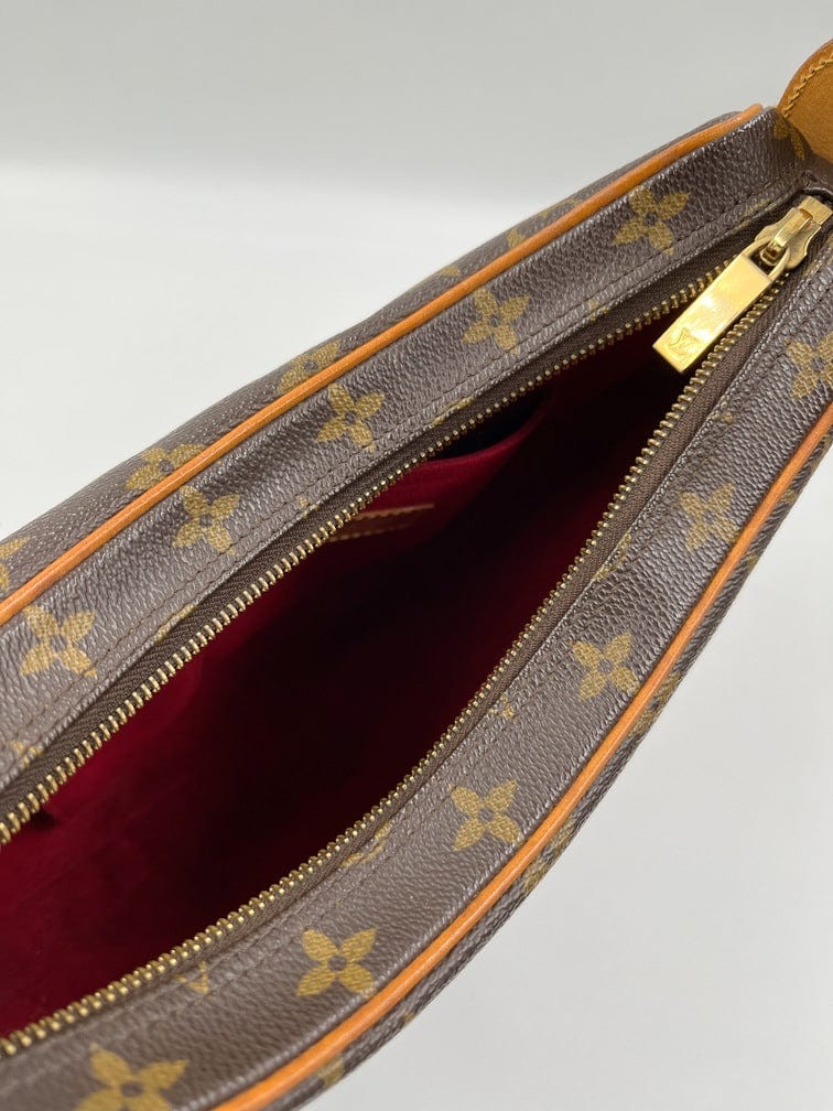 Louis Vuitton Croissant MM
