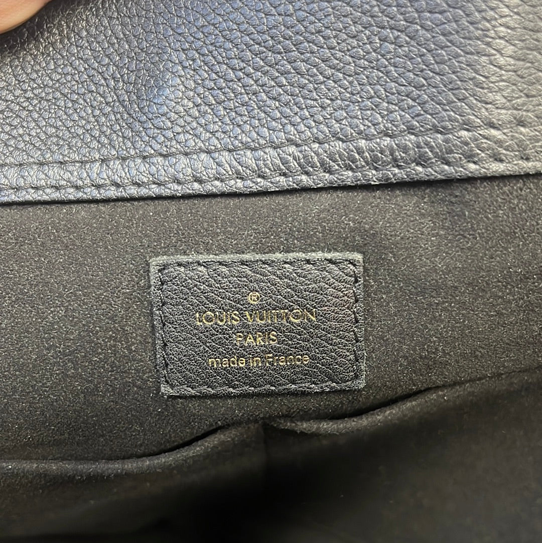HandBag Luxury Designer By Louis Vuitton  Size: Medium