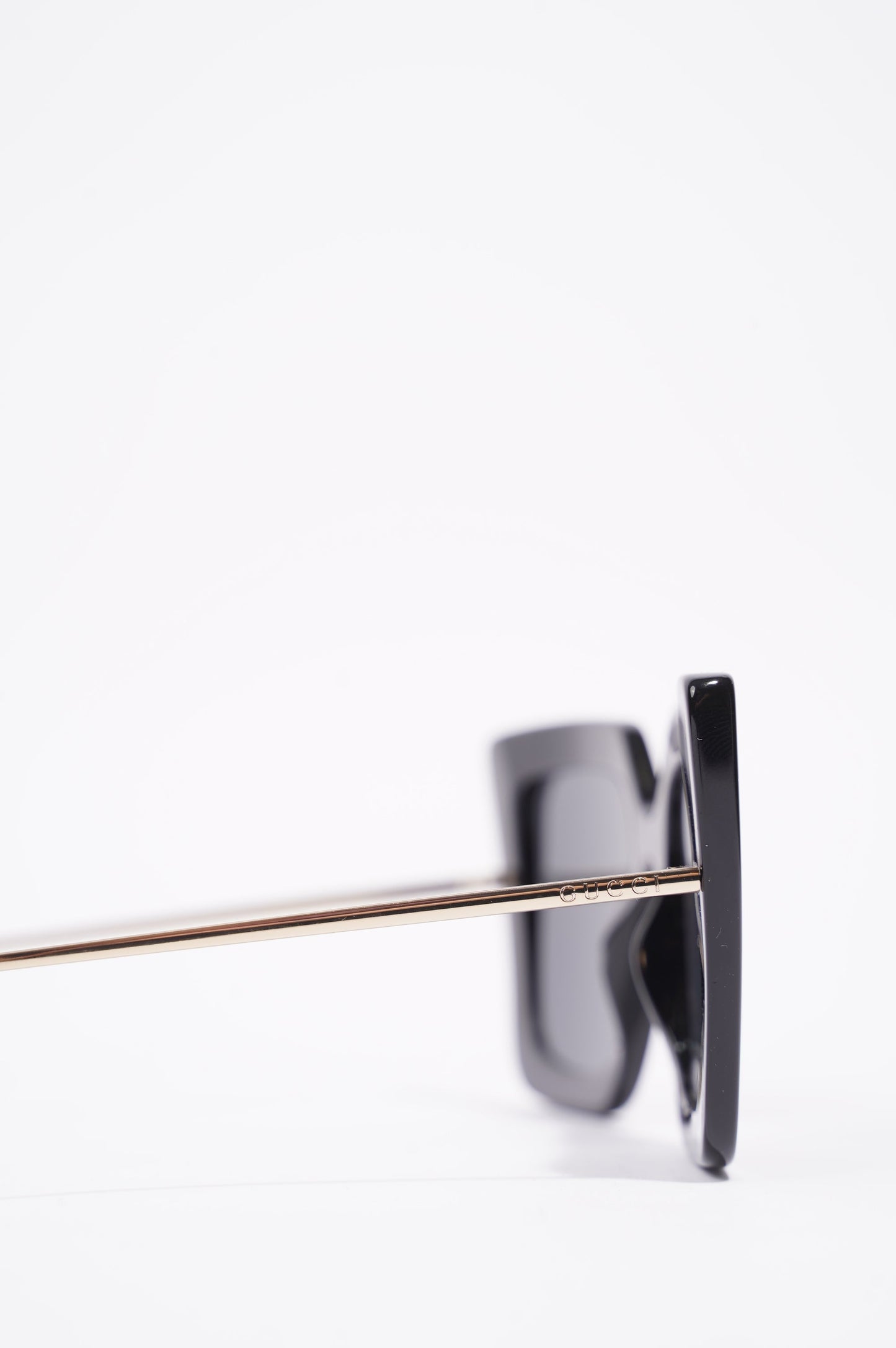 Gucci Womens GG0435S Sunglasses Black / Gold 140