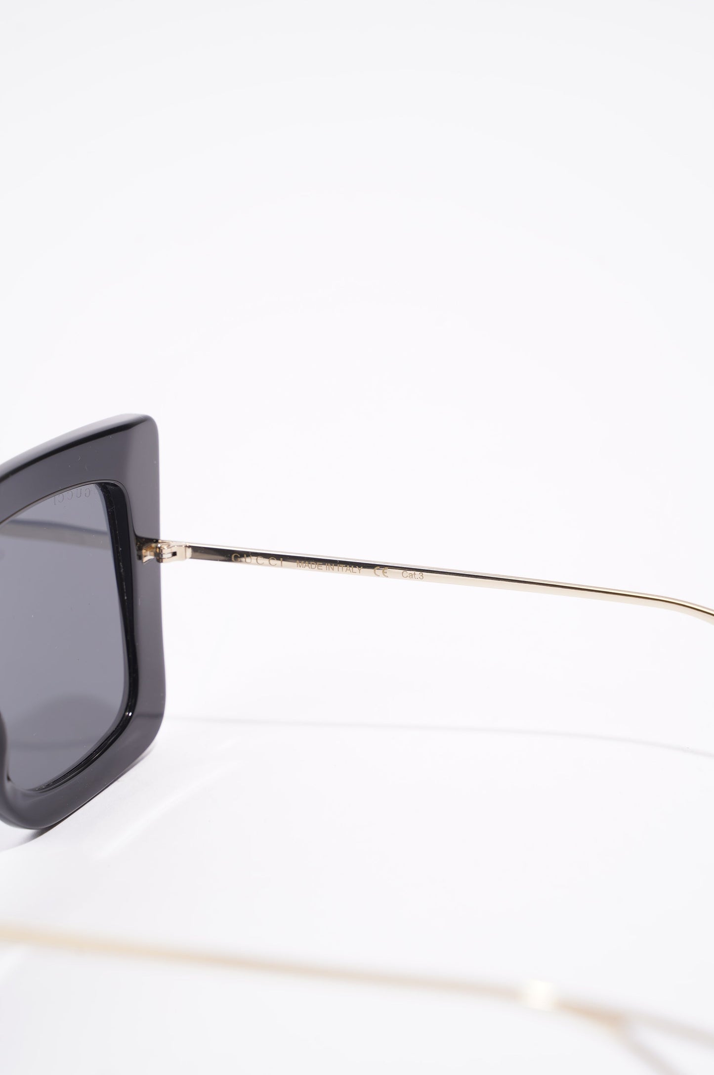 Gucci Womens GG0435S Sunglasses Black / Gold 140