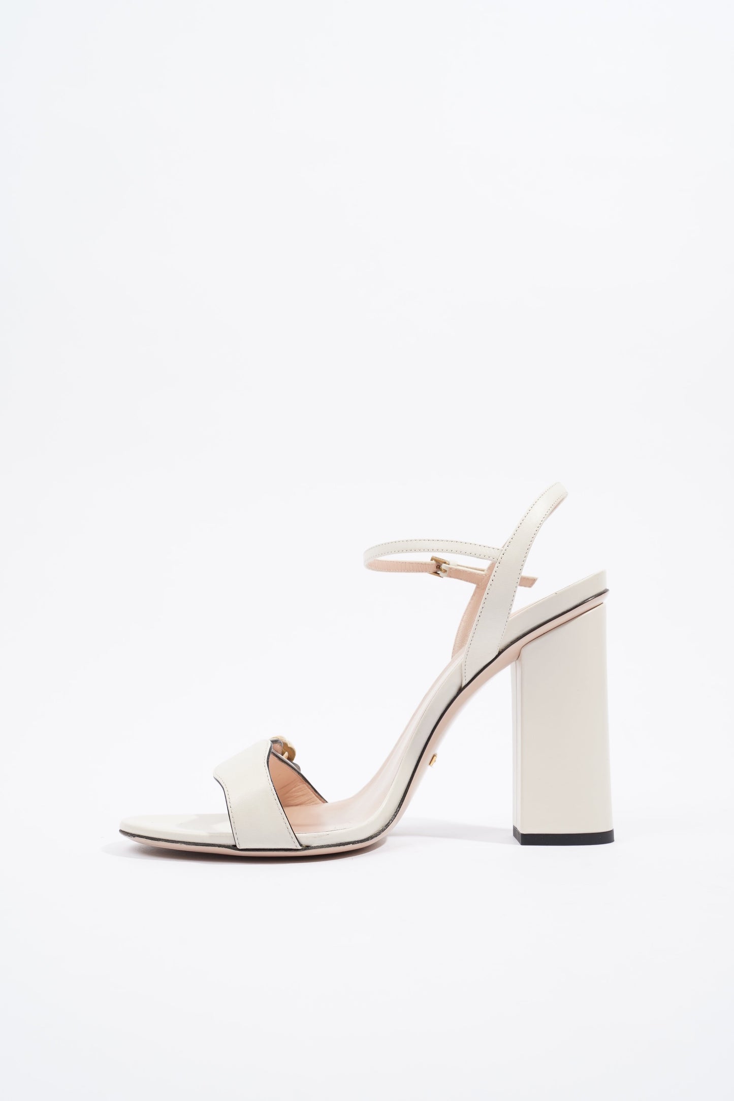 Gucci Leather Sandal With Double G White / Gold EU 40 / UK 7