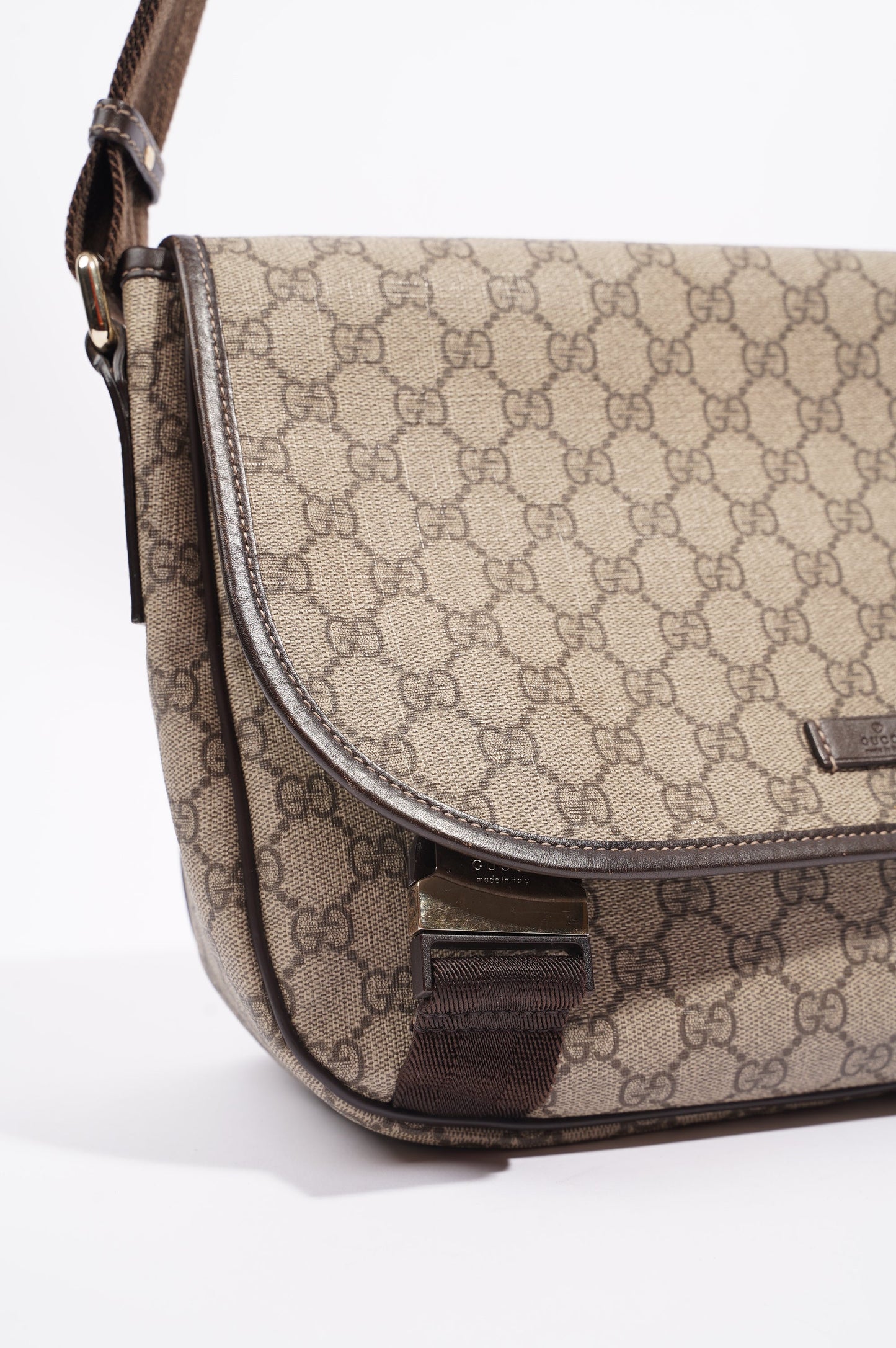 Gucci Womens Messenger Bag Supreme / Brown