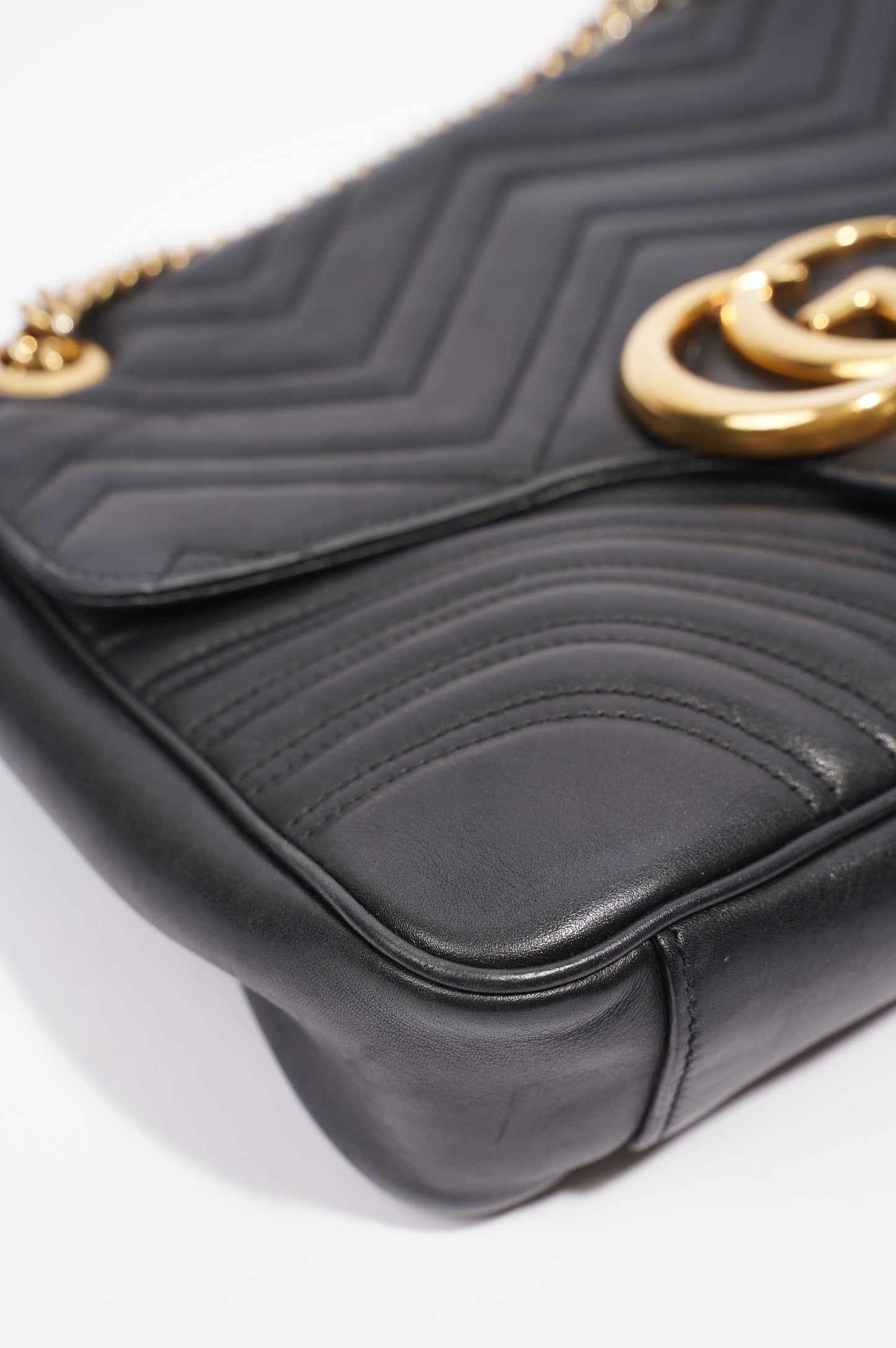 Gucci Womens Marmont Flap Bag Black Leather Medium