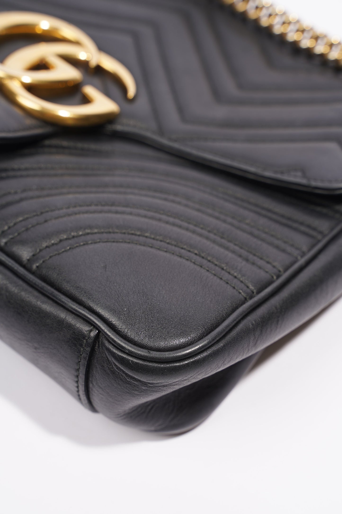 Gucci Womens Marmont Flap Bag Black Leather Medium