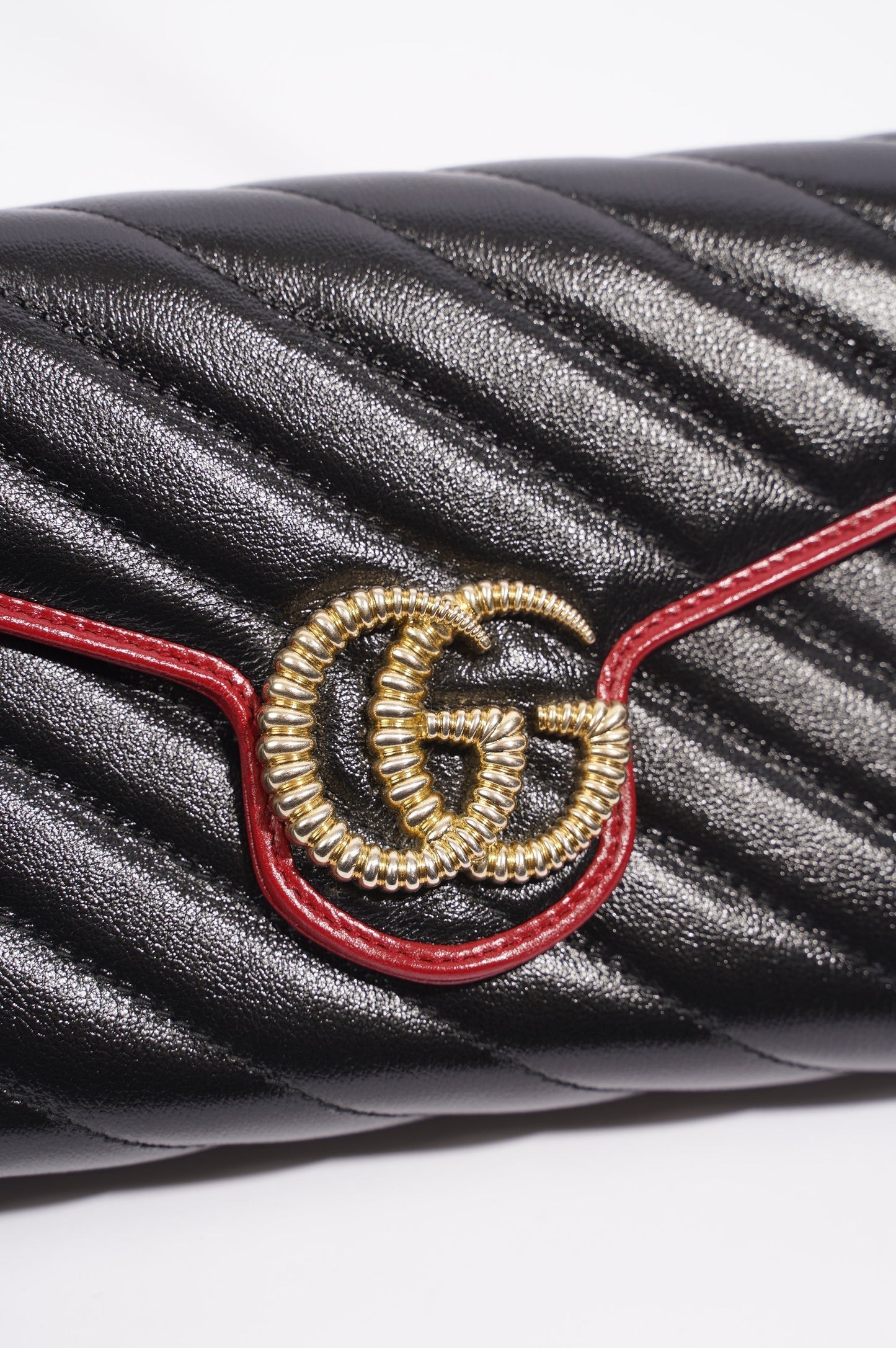 Gucci Womens Marmont Flap Chain Wallet Black / Red