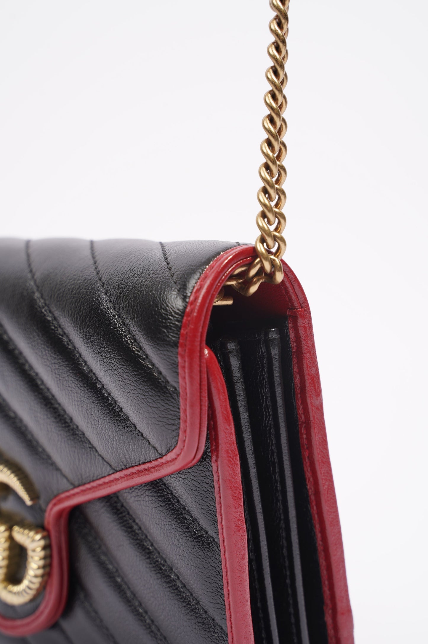 Gucci Womens Marmont Flap Chain Wallet Black / Red
