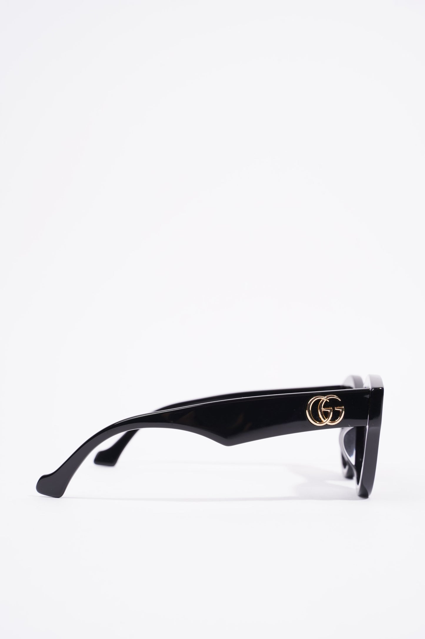Gucci Cat Eye Sunglasses Black Acetate 145