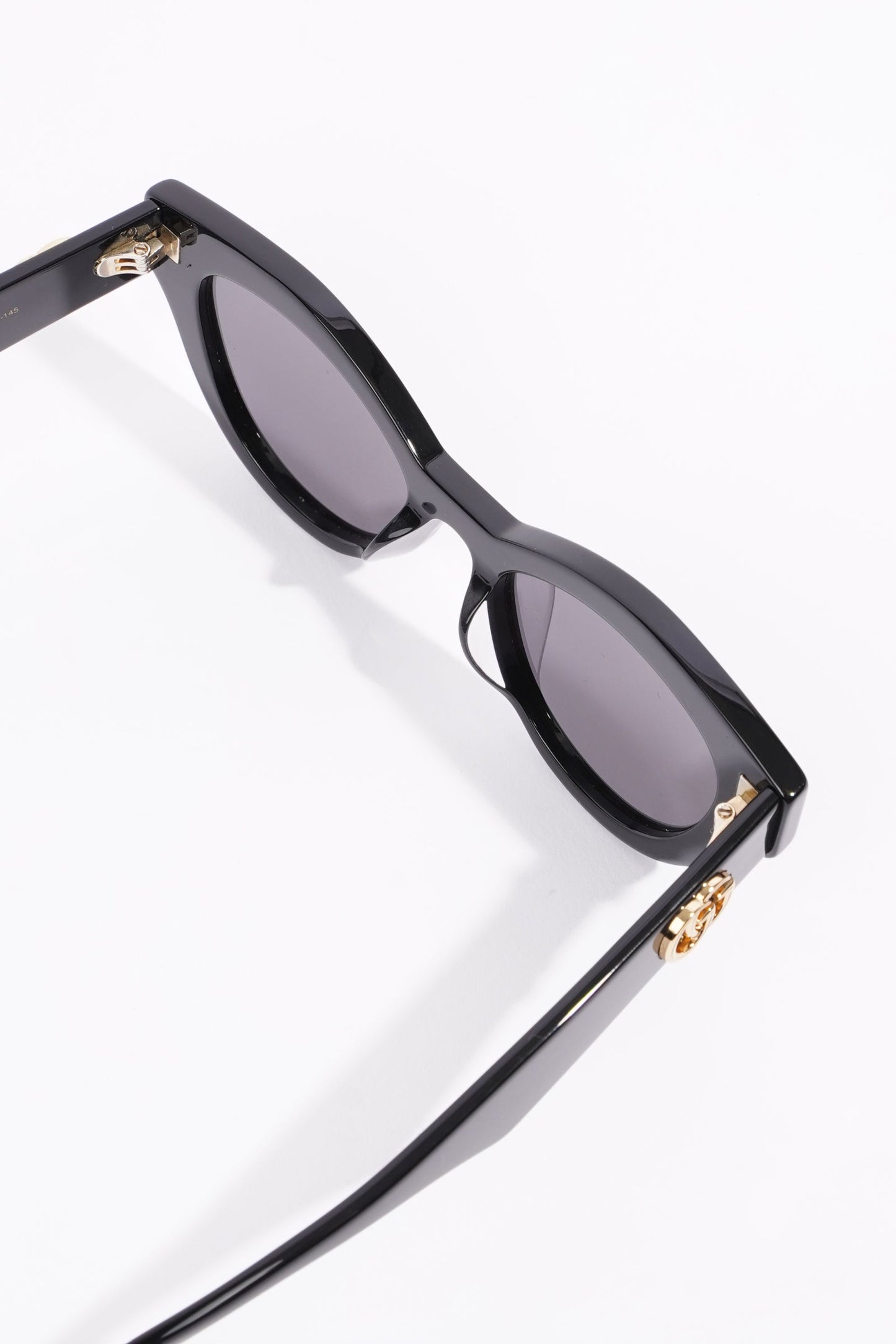 Gucci Cat Eye Sunglasses Black Acetate 145