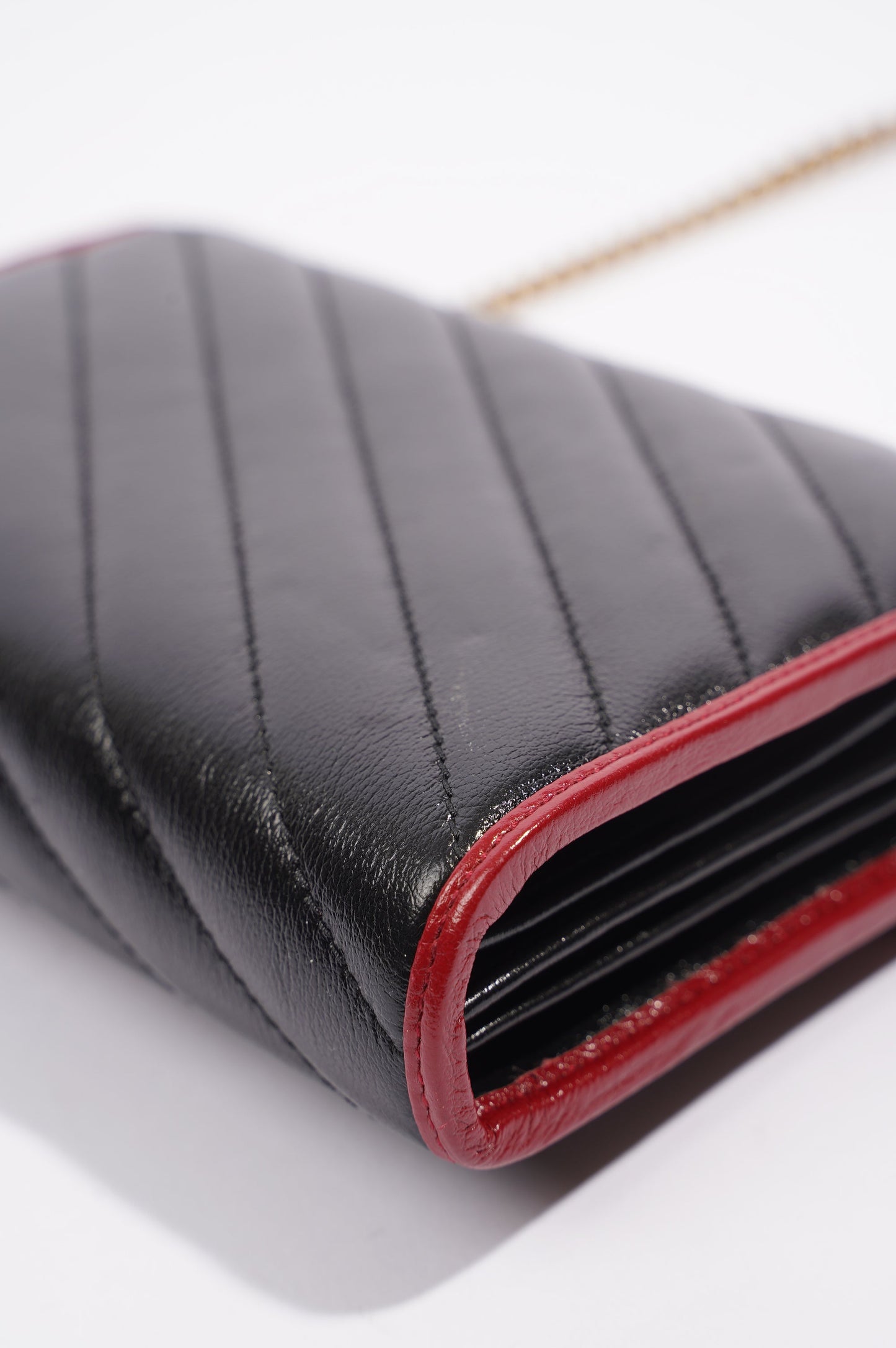 Gucci Womens Marmont Flap Chain Wallet Black / Red