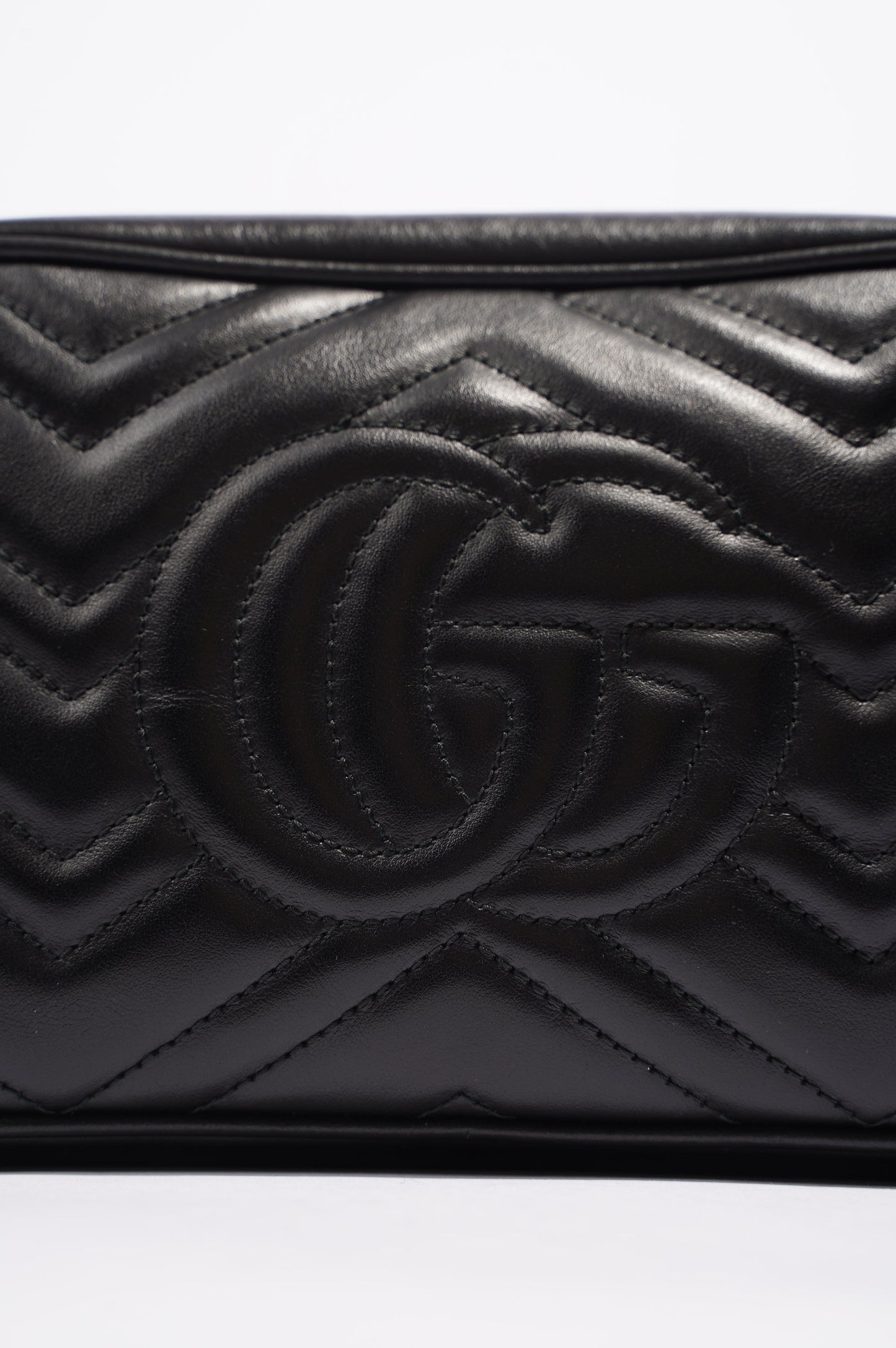 Gucci Womens Marmont Zip Black Matelasse Leather Small