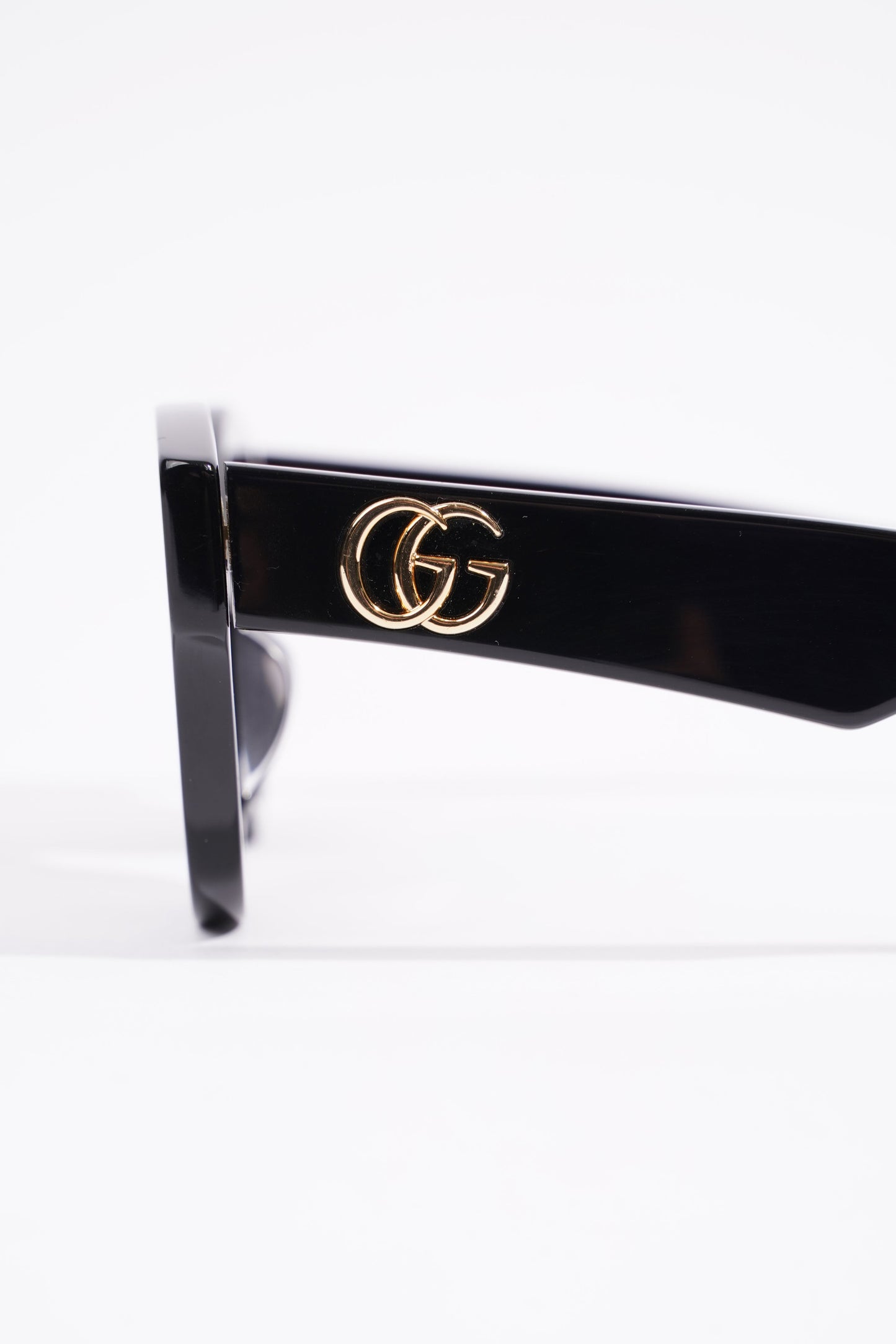 Gucci Cat Eye Sunglasses Black Acetate 145