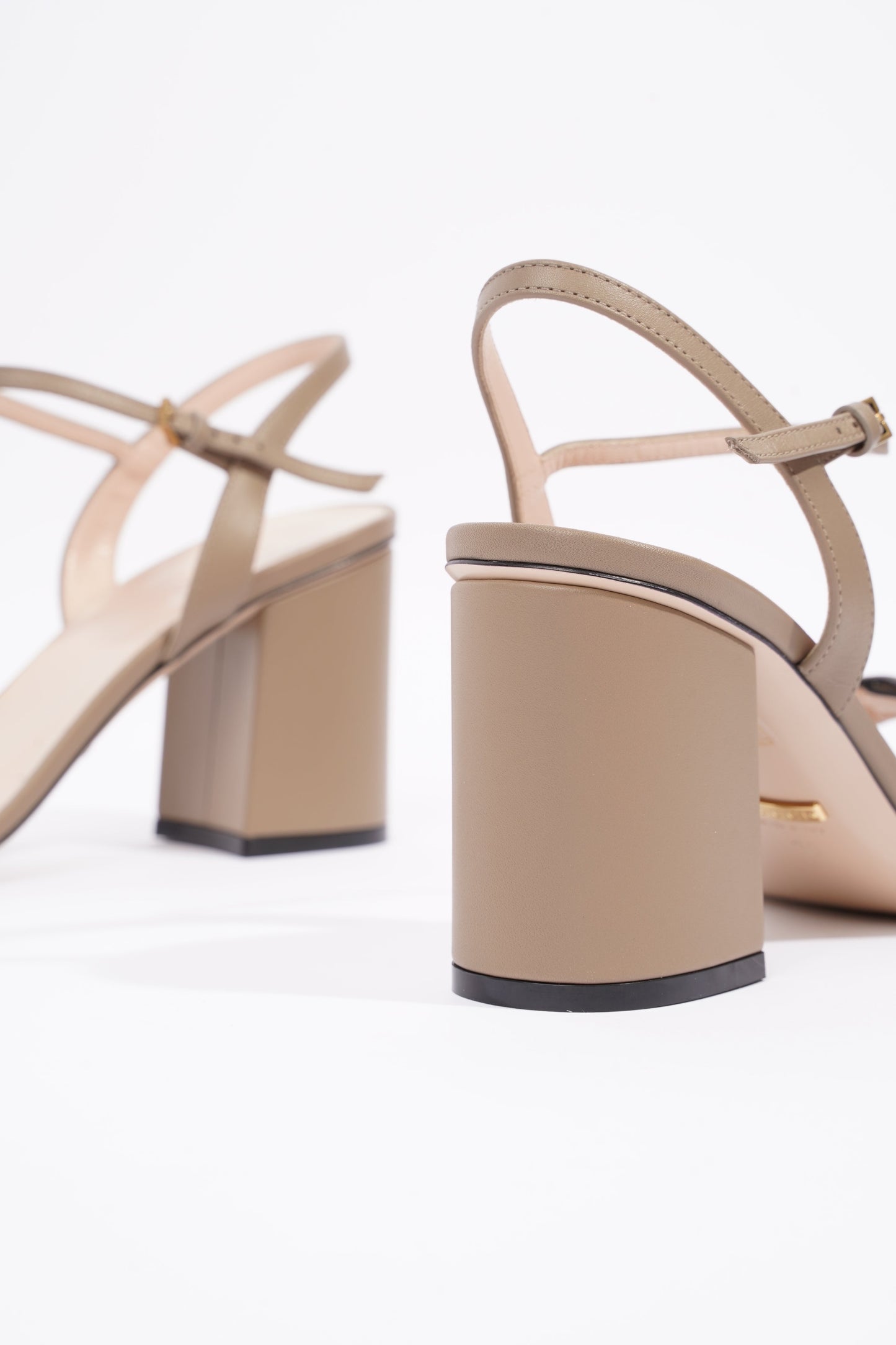 Gucci Womens Marmont Sandal Beige EU 39 / UK 6