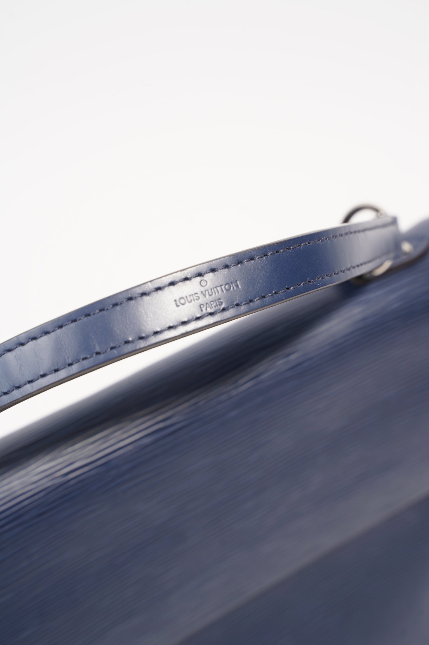 Louis Vuitton Cluny MM Navy Epi Leather