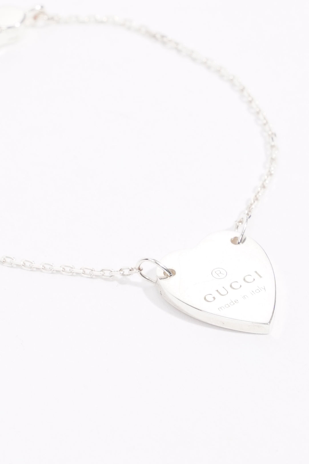Gucci Womens Heart Bracelet Silver