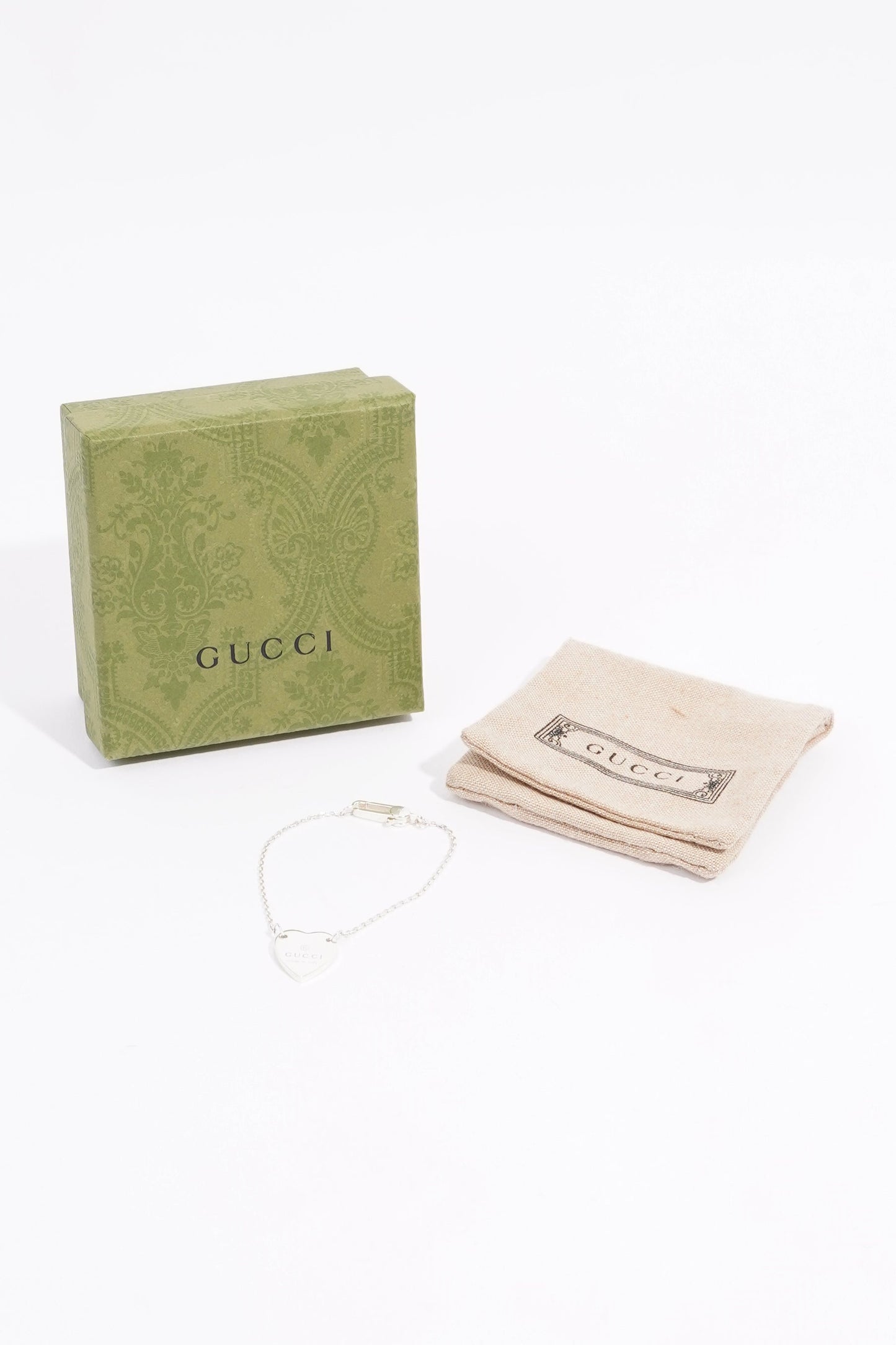 Gucci Womens Heart Bracelet Silver