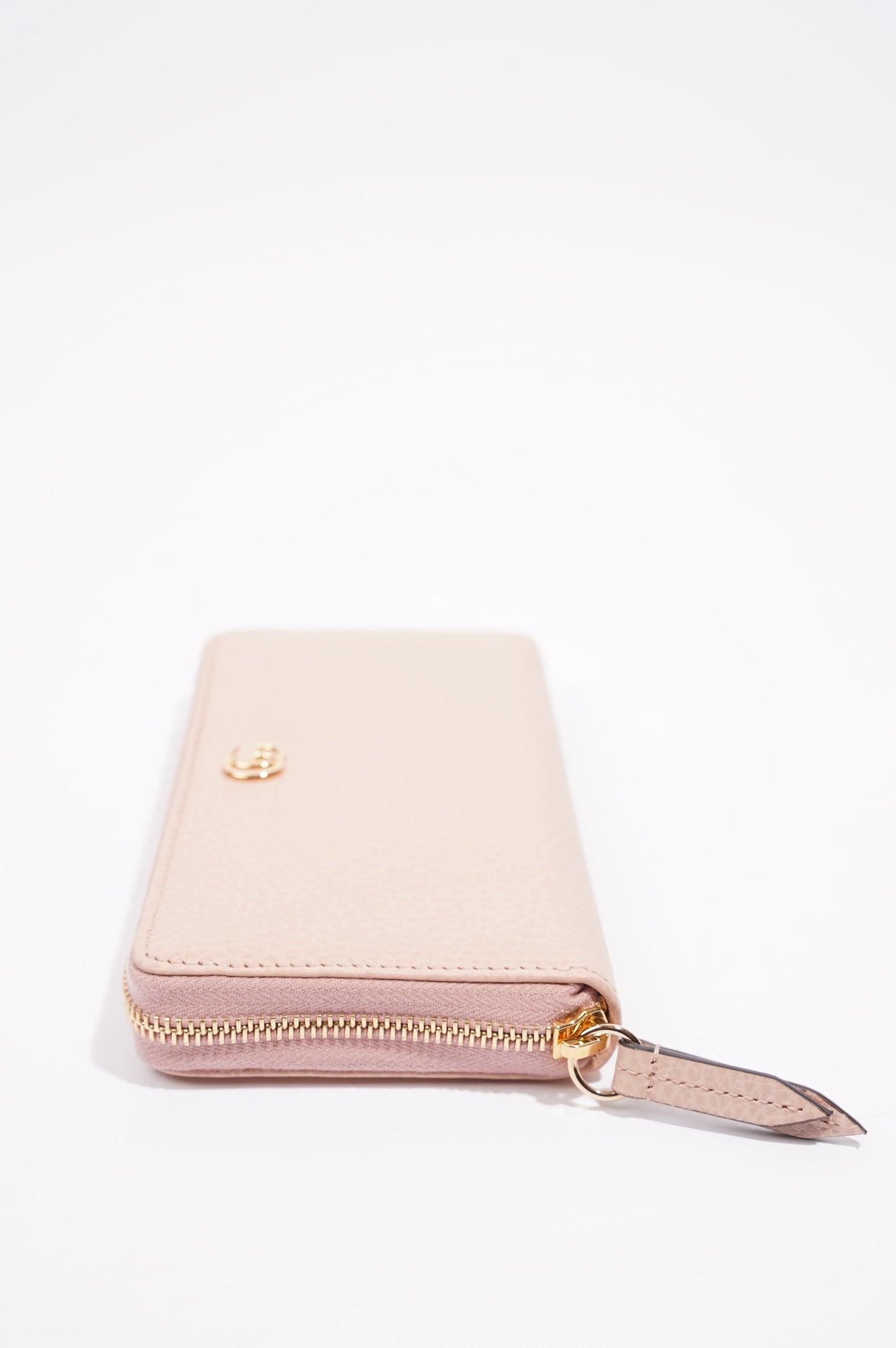 Gucci Womens Marmont Zip Around Wallet Nude