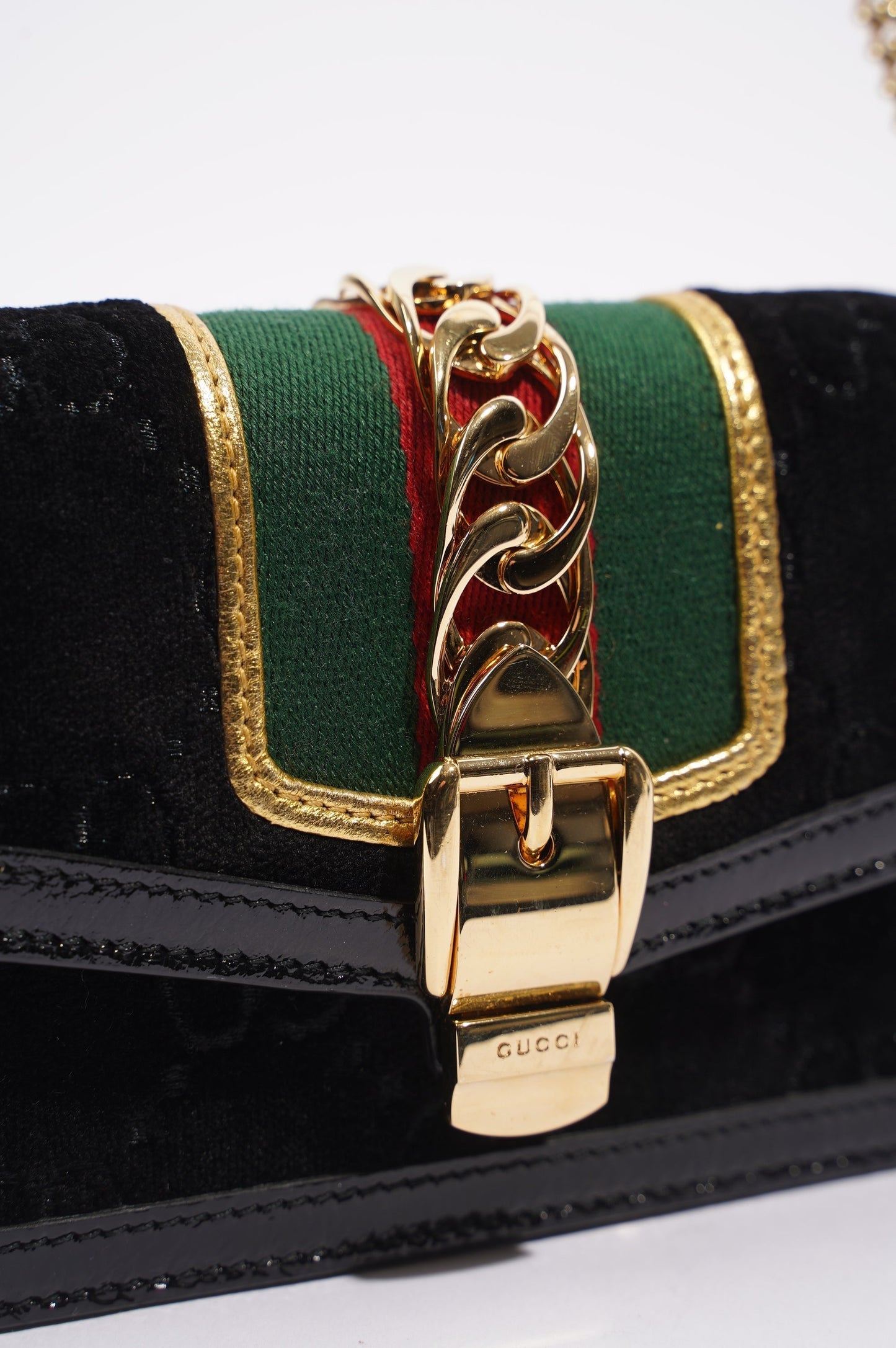 Gucci Womens Sylvie Chain Bag Black Velvet Super Mini