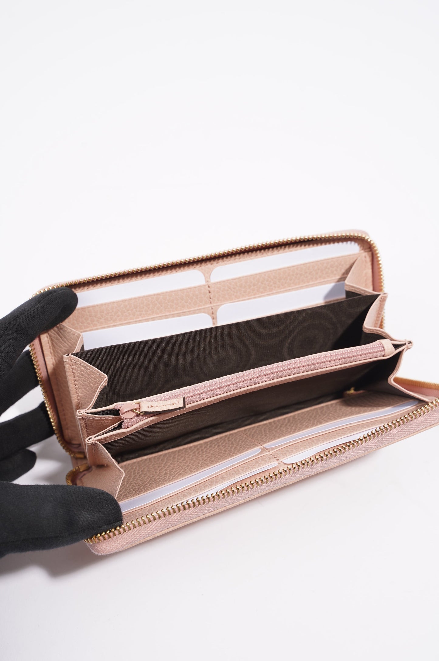 Gucci Womens Marmont Zip Around Wallet Nude