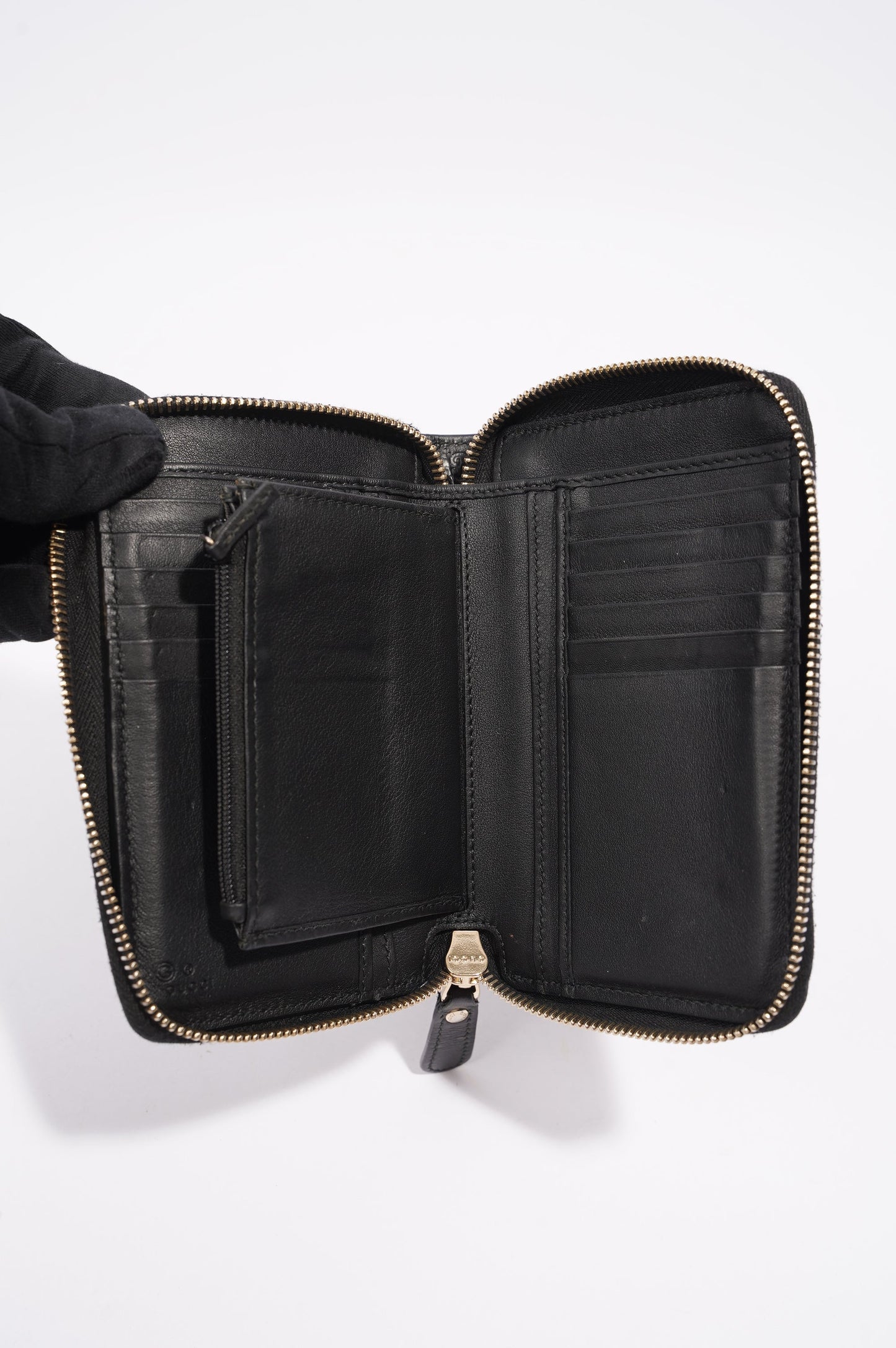 Gucci Womens Microguccissima Leather Zip Wallet Black