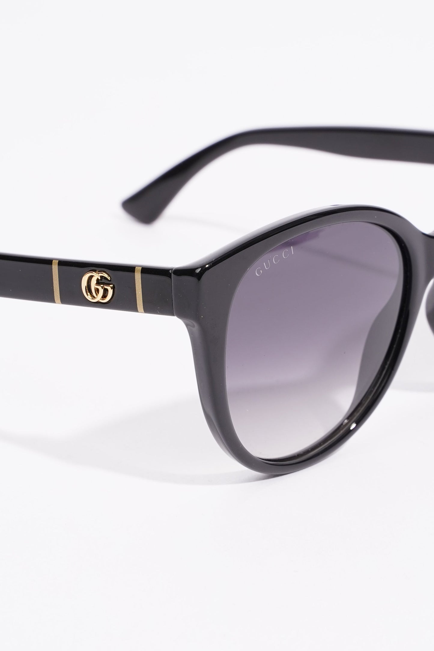Gucci Womens Round Cat Eye Sunglasses Black Acetate 145