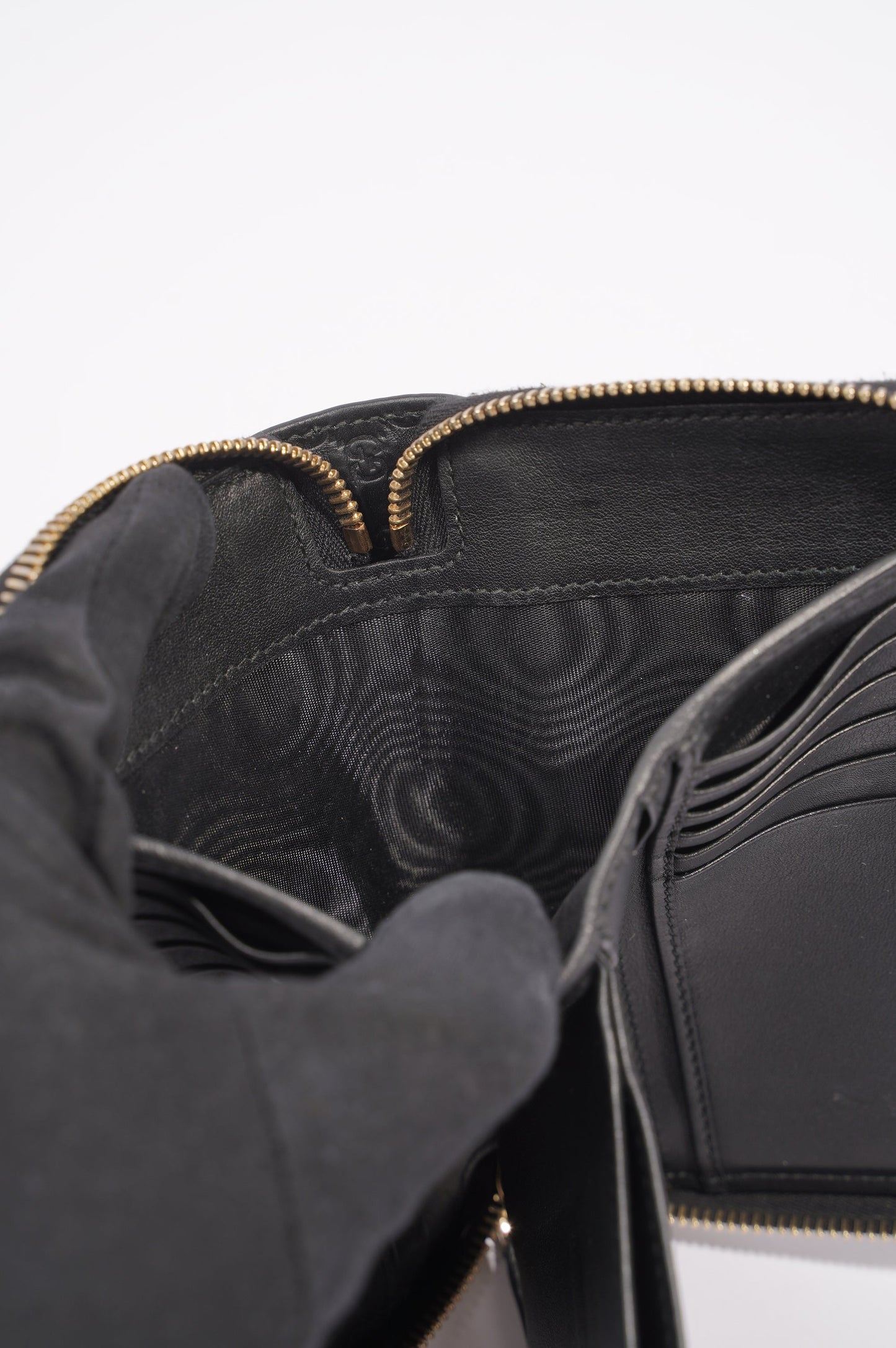 Gucci Womens Microguccissima Leather Zip Wallet Black