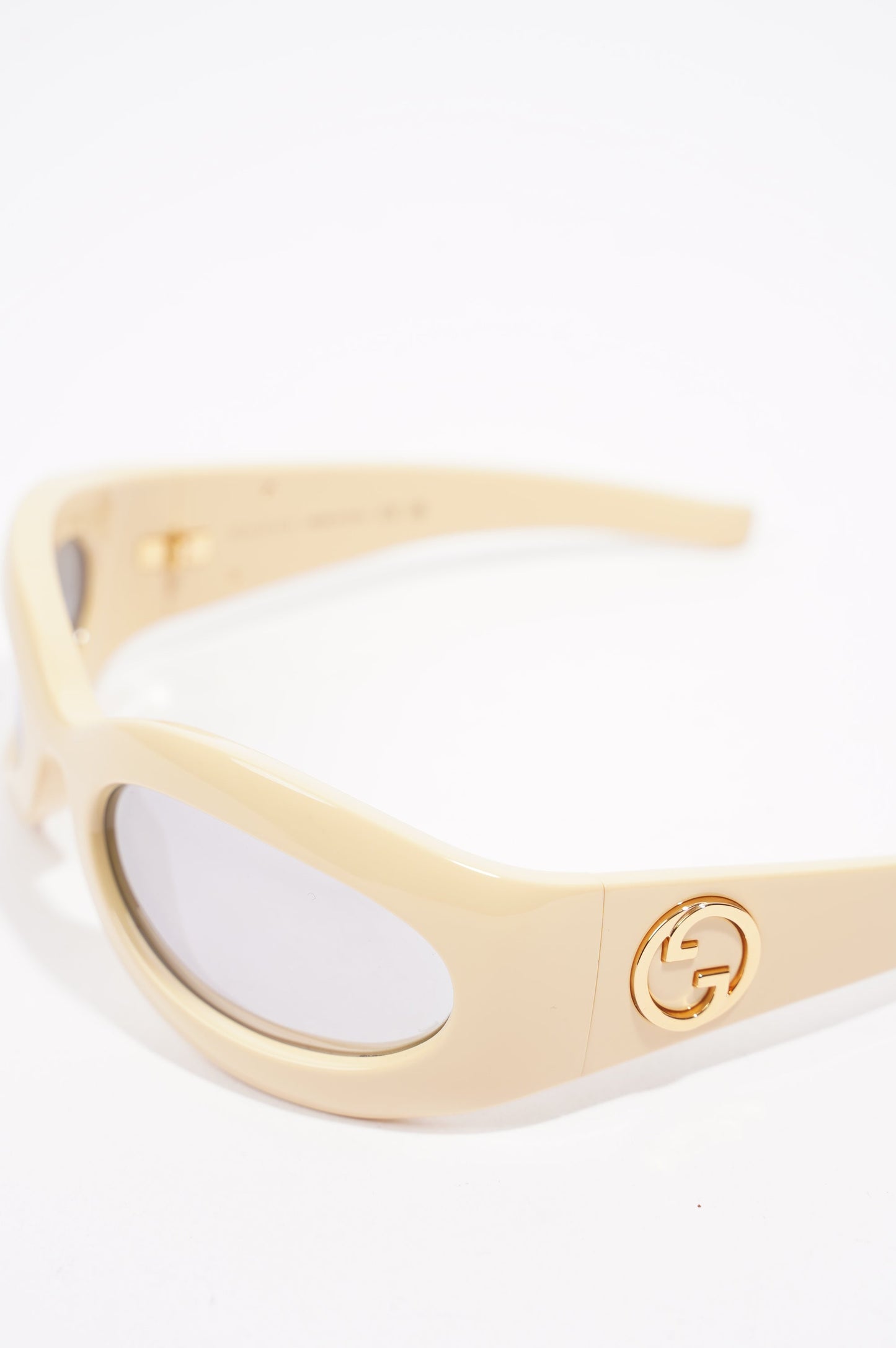 Gucci Womens Oval Mirrored Lenses Sunglasses Cream 110