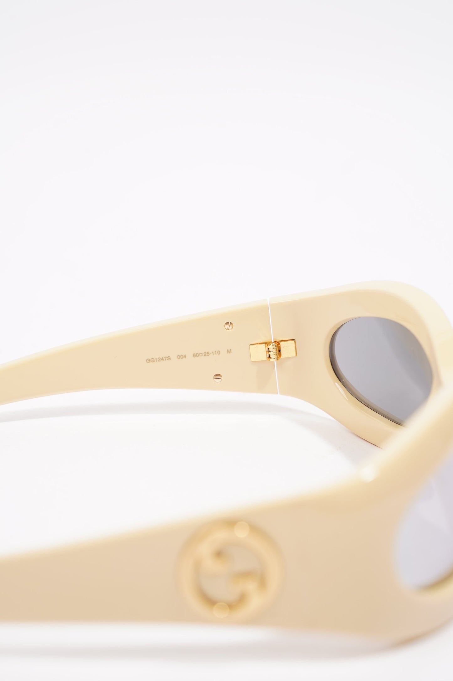Gucci Womens Oval Mirrored Lenses Sunglasses Cream 110