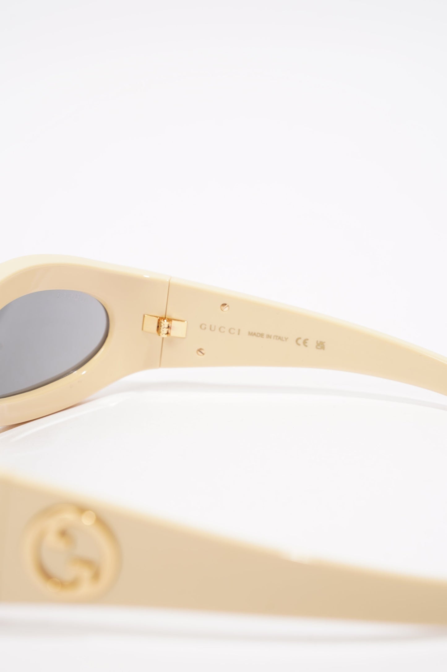 Gucci Womens Oval Mirrored Lenses Sunglasses Cream 110