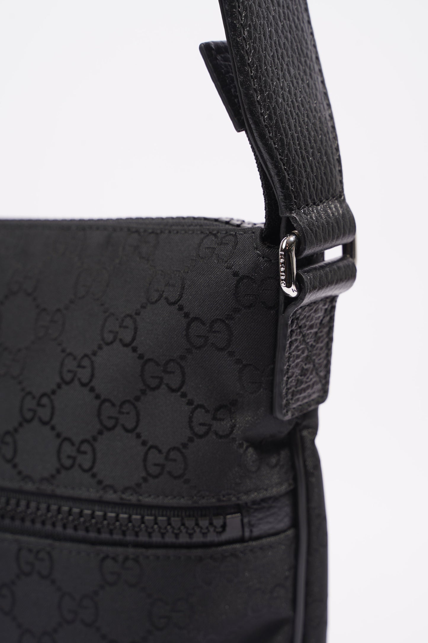 Gucci Mens GG Messenger Bag Black Small