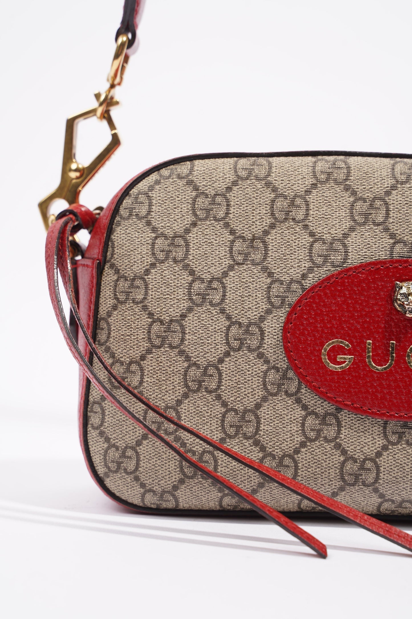 Gucci Womens Neo Vintage GG Messenger Bag Supreme Red