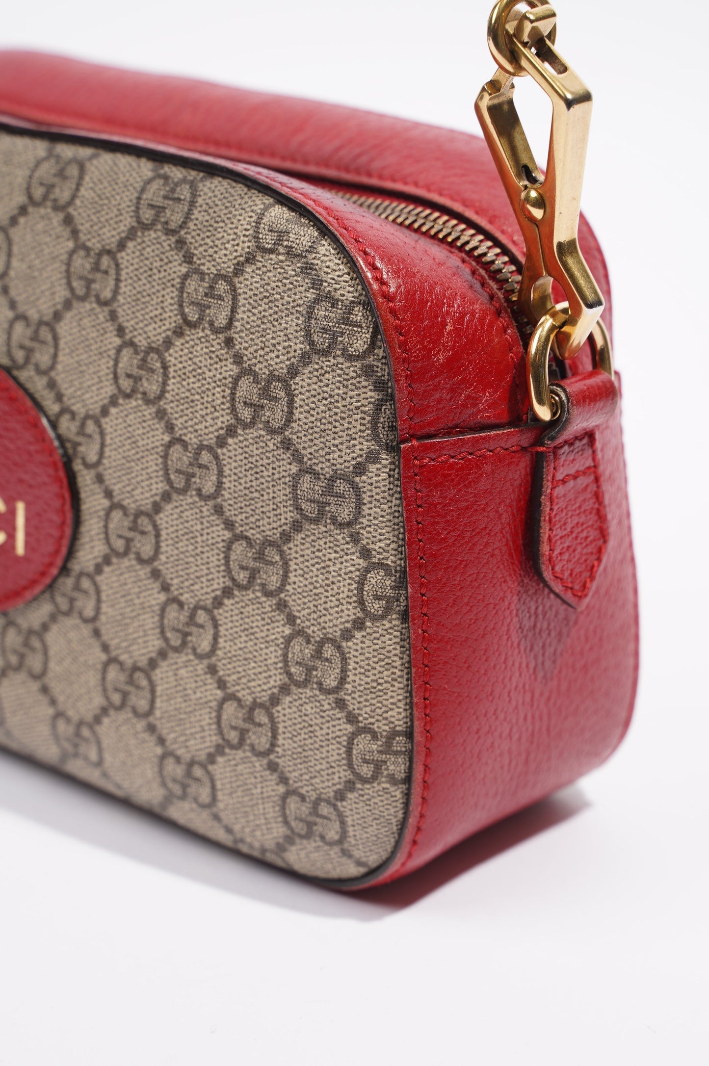 Gucci Womens Neo Vintage GG Messenger Bag Supreme Red