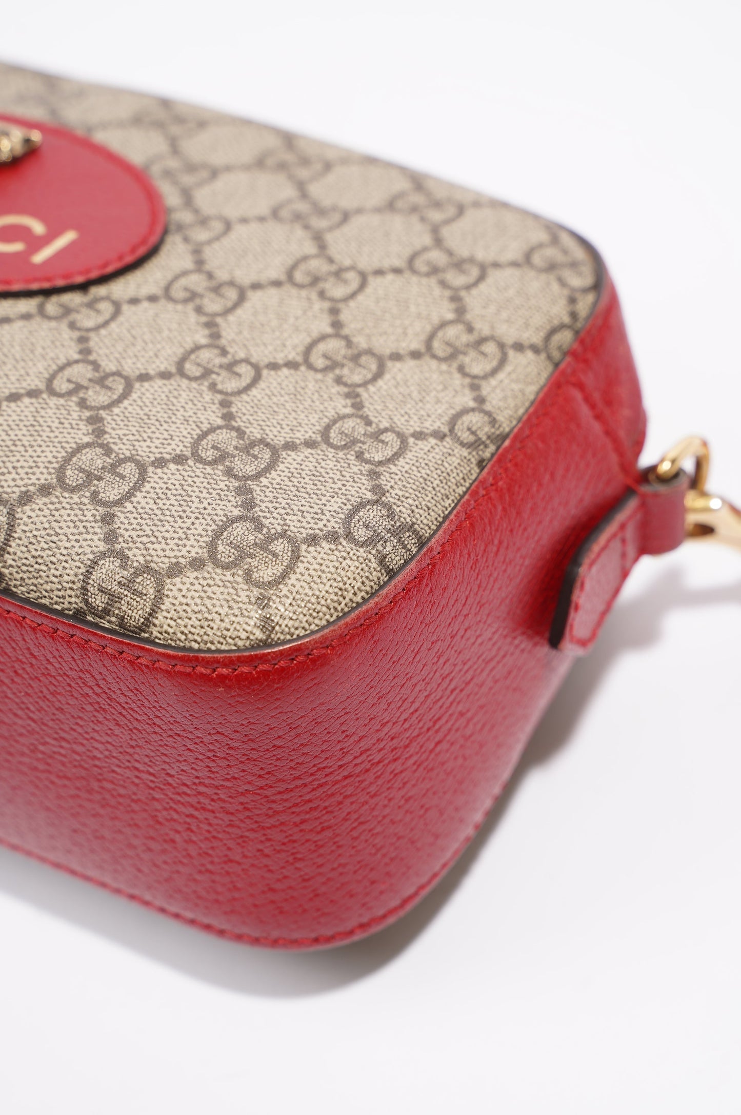 Gucci Womens Neo Vintage GG Messenger Bag Supreme Red