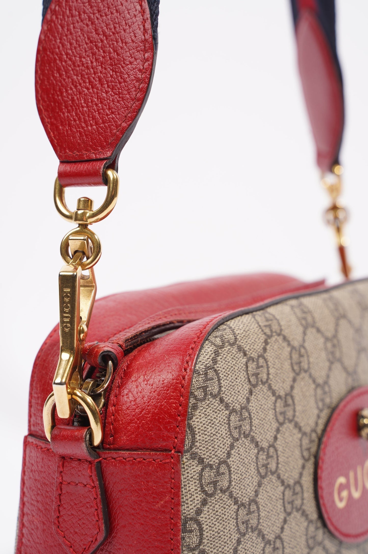 Gucci Womens Neo Vintage GG Messenger Bag Supreme Red