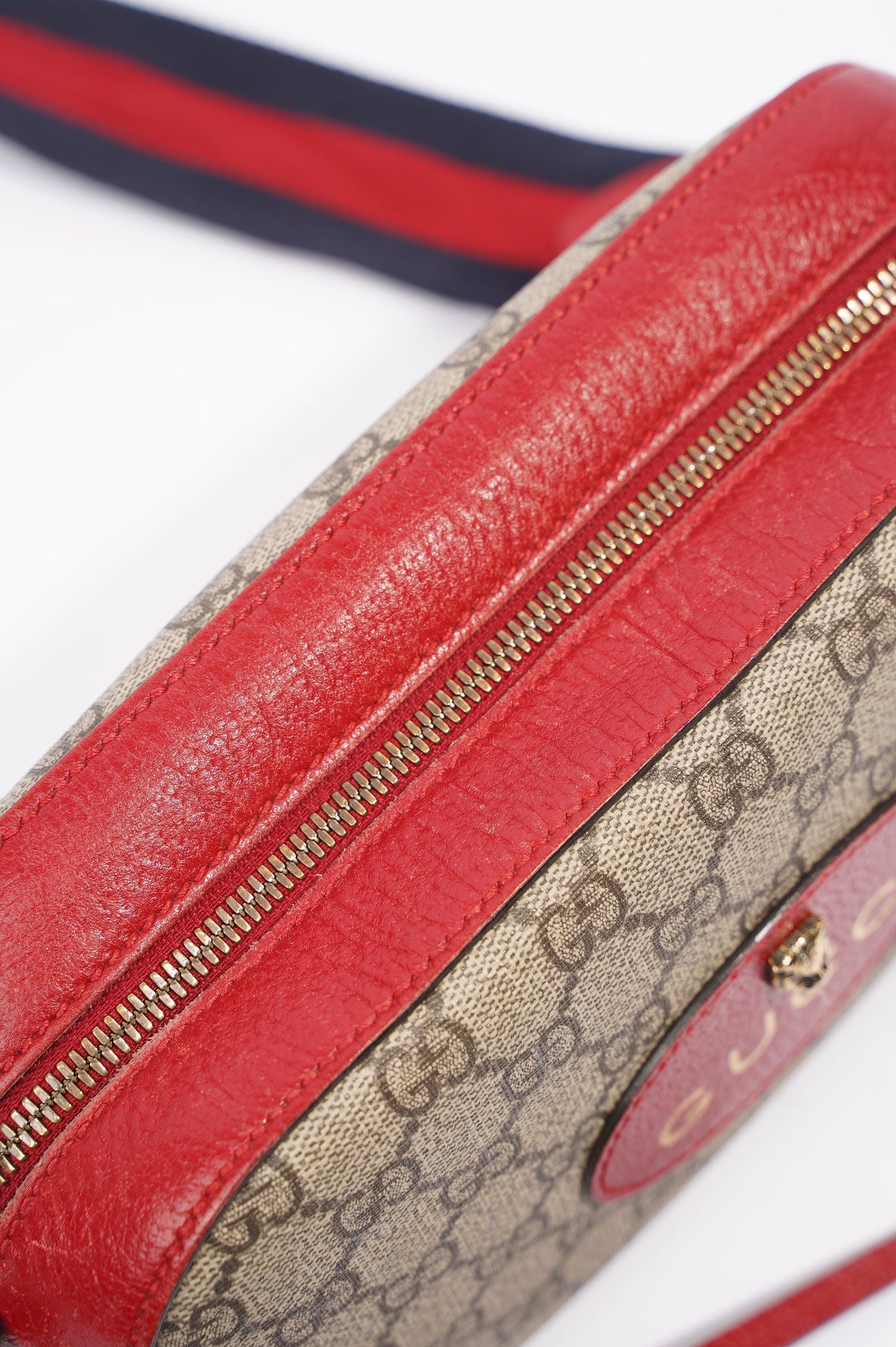 Gucci Womens Neo Vintage GG Messenger Bag Supreme Red