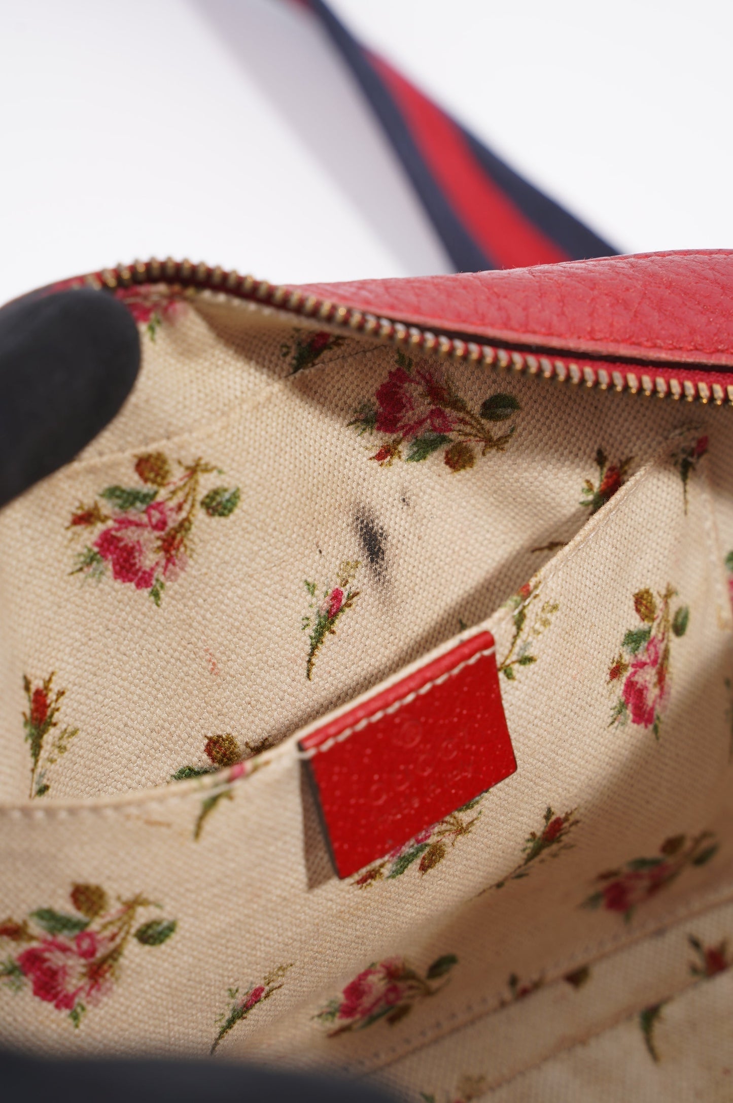 Gucci Womens Neo Vintage GG Messenger Bag Supreme Red