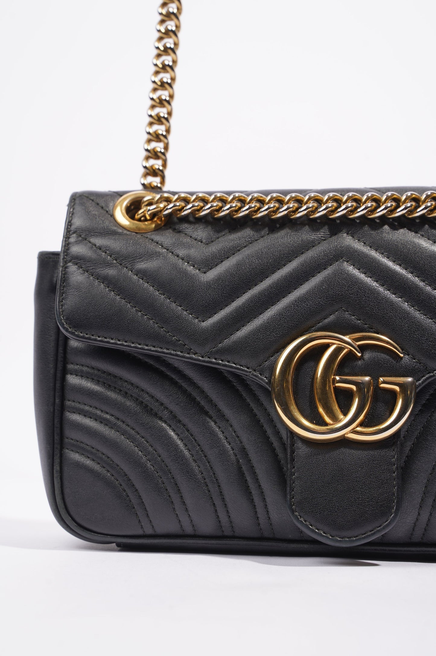 Gucci Womens Marmont Flap Black Gold Small