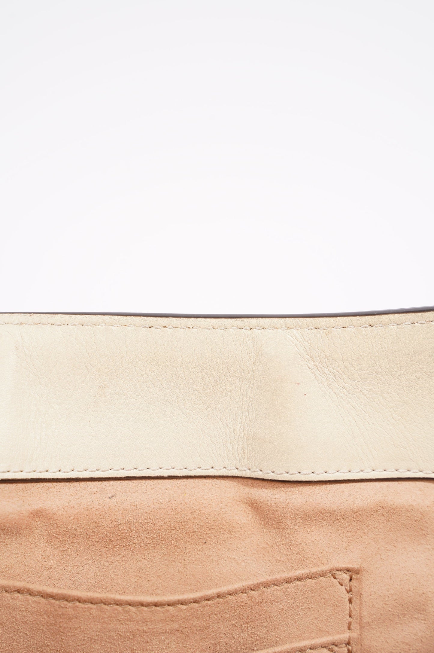 Gucci Womens Padlock Bag Supreme / White Medium