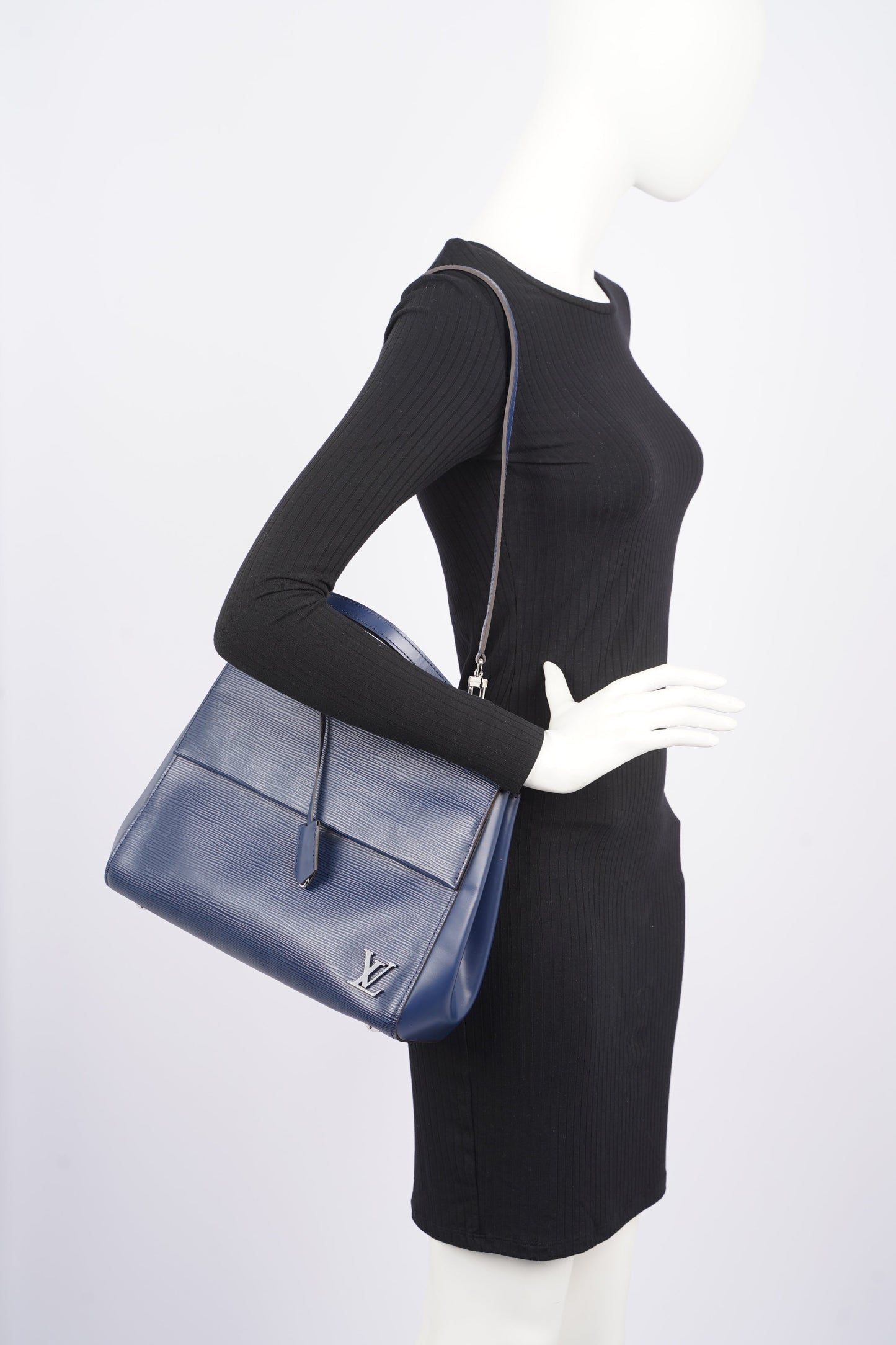 Louis Vuitton Cluny MM Navy Epi Leather