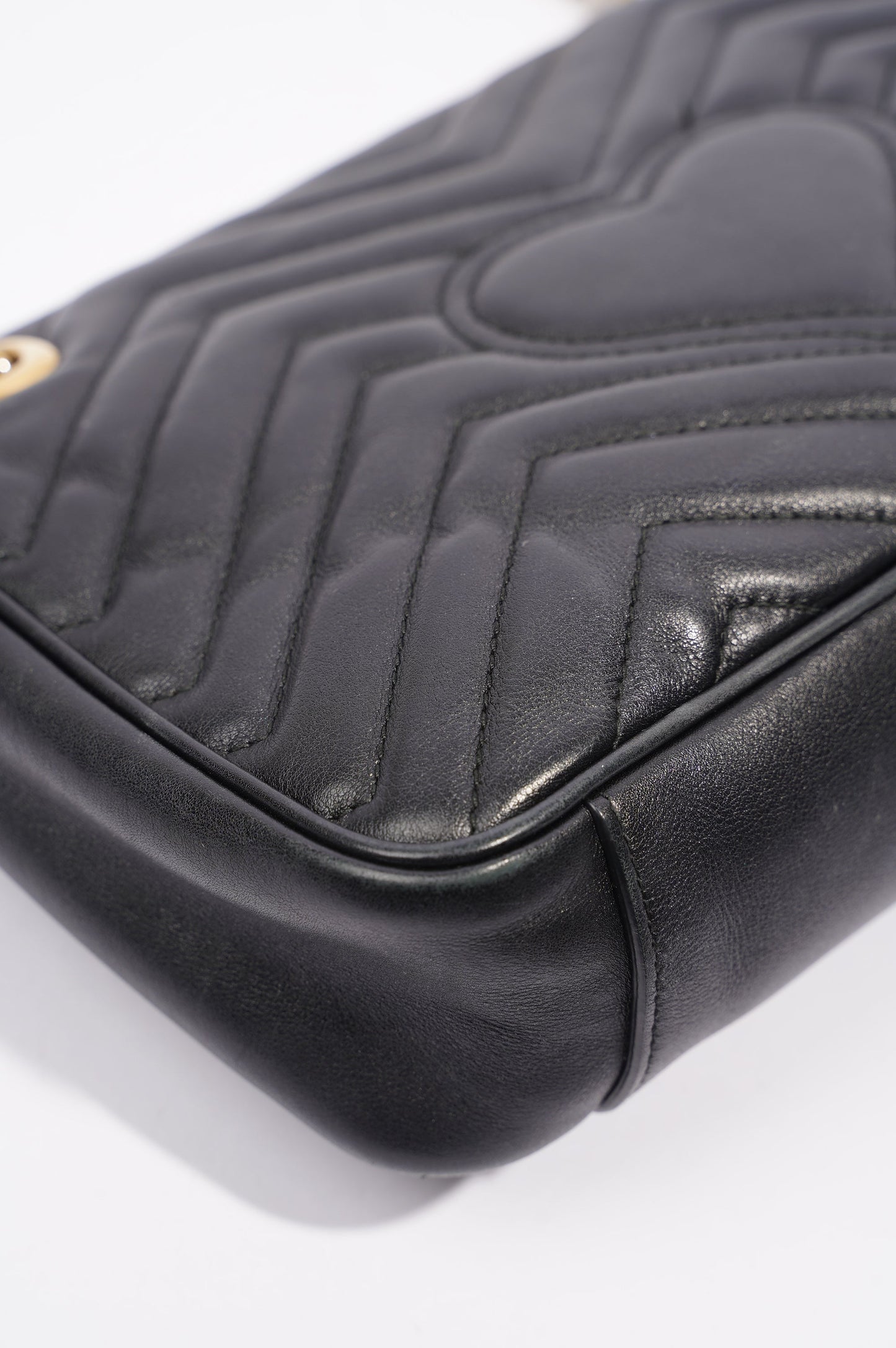 Gucci Womens Marmont Flap Black Gold Small