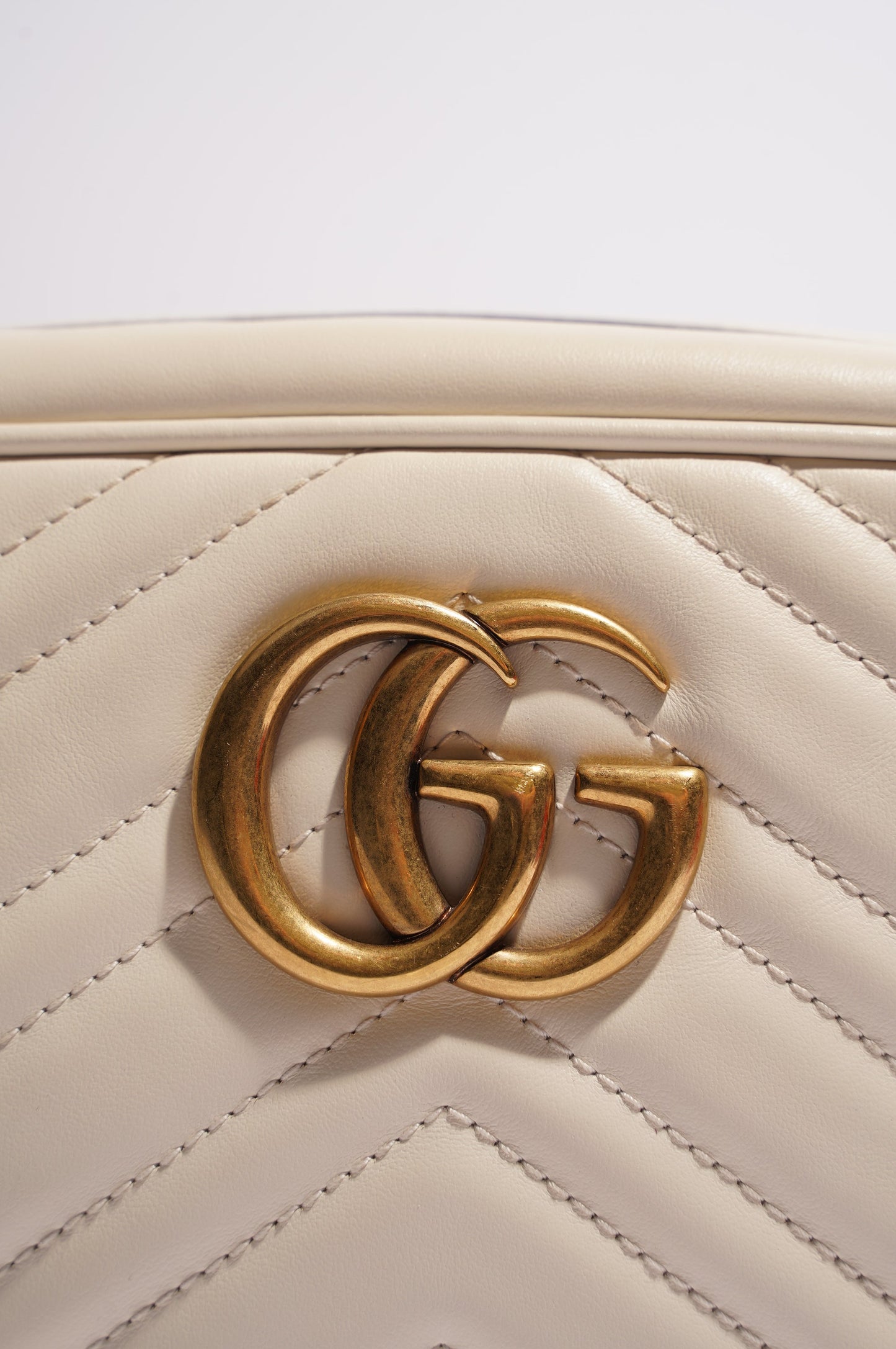 Gucci Womens Marmont Zip White Matelasse Small