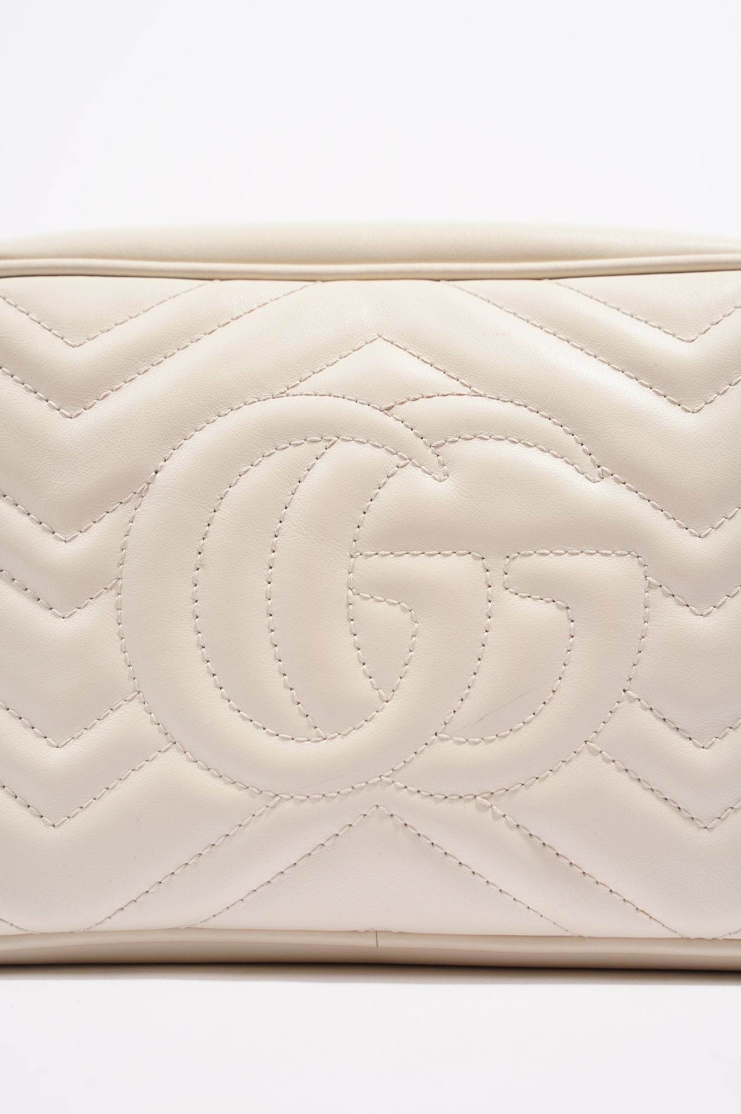 Gucci Womens Marmont Zip White Matelasse Small