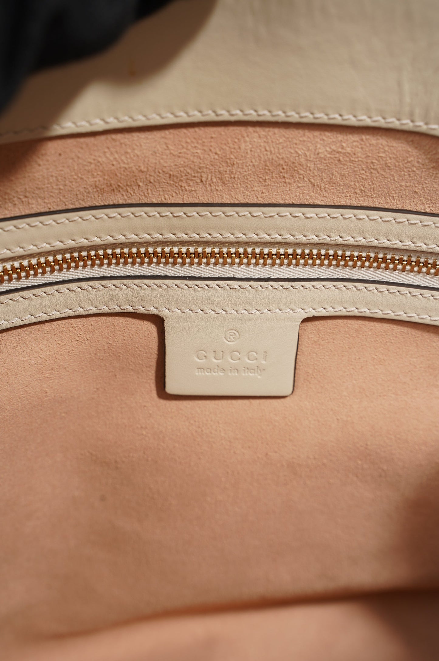Gucci Womens Padlock Bag Supreme / White Medium