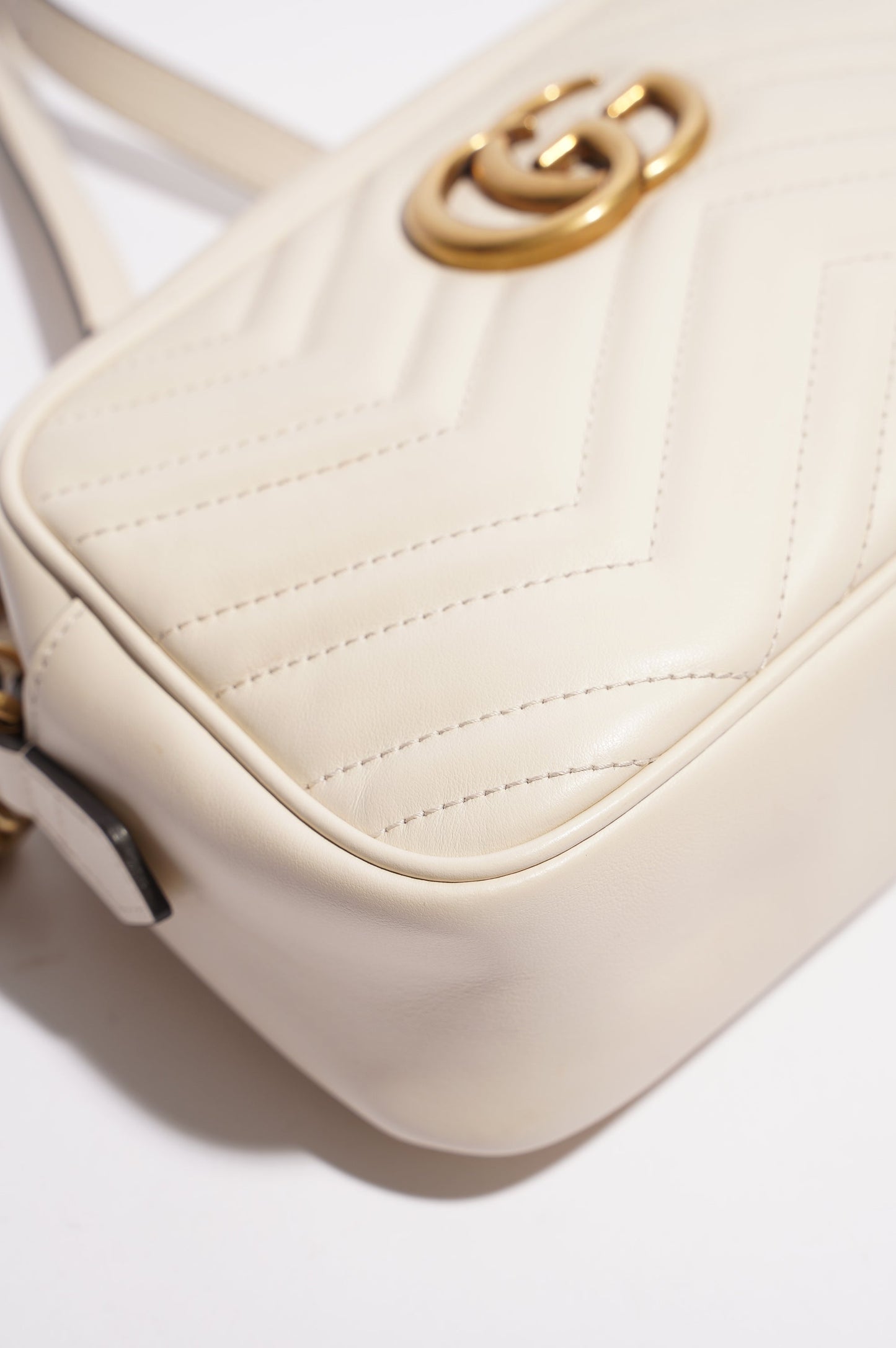 Gucci Womens Marmont Zip White Matelasse Small