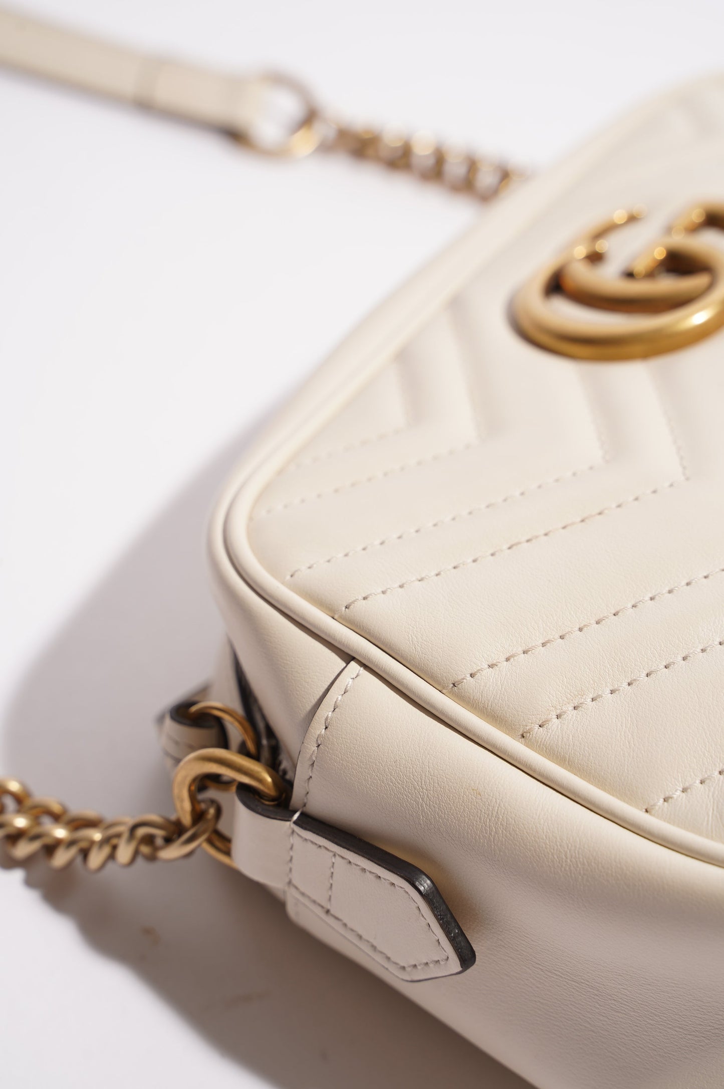 Gucci Womens Marmont Zip White Matelasse Small